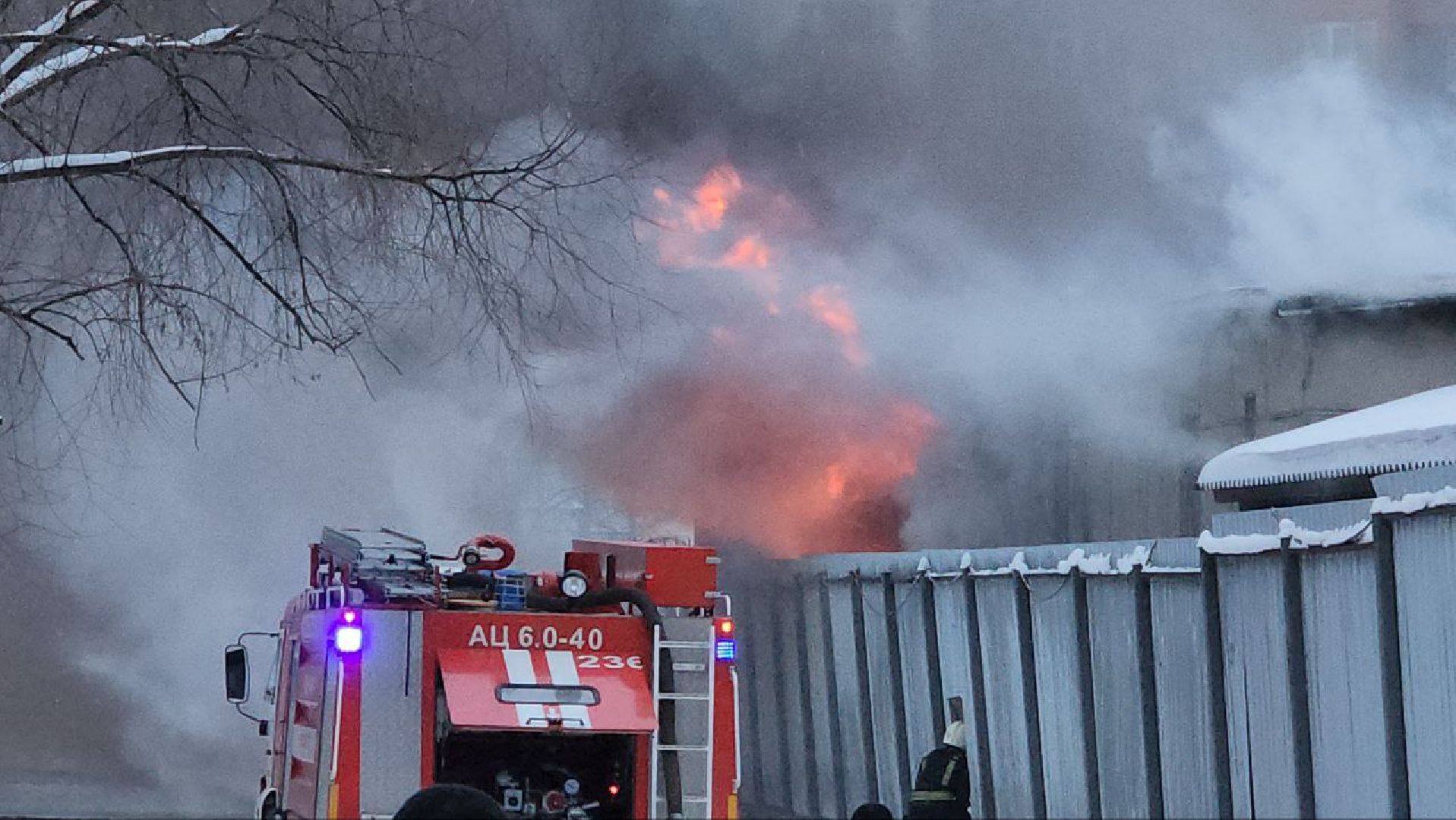 мытищи, Склад автозапчастей, пожар, Пожар в Мытищах, улица Силикатная, мчс, мчс россии, пожарные,