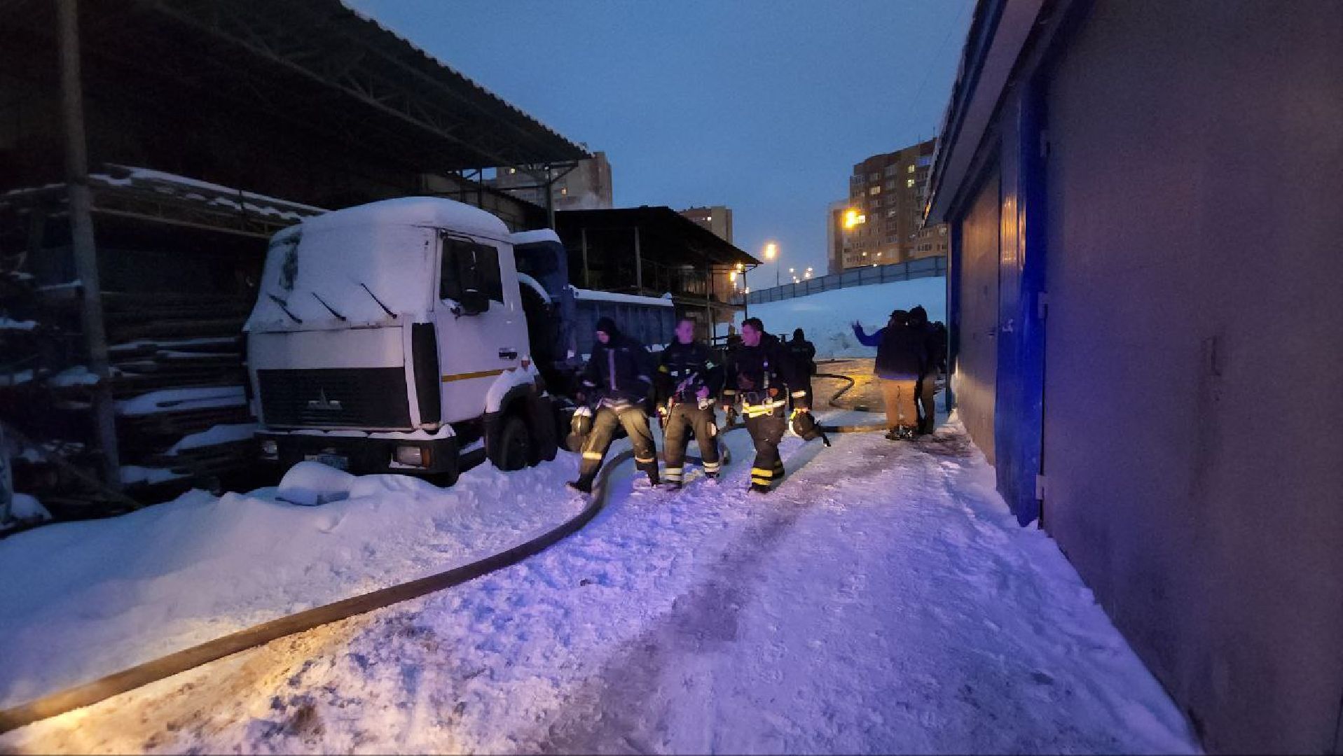 мытищи, Склад автозапчастей, пожар, Пожар в Мытищах, улица Силикатная, мчс, мчс россии, пожарные,