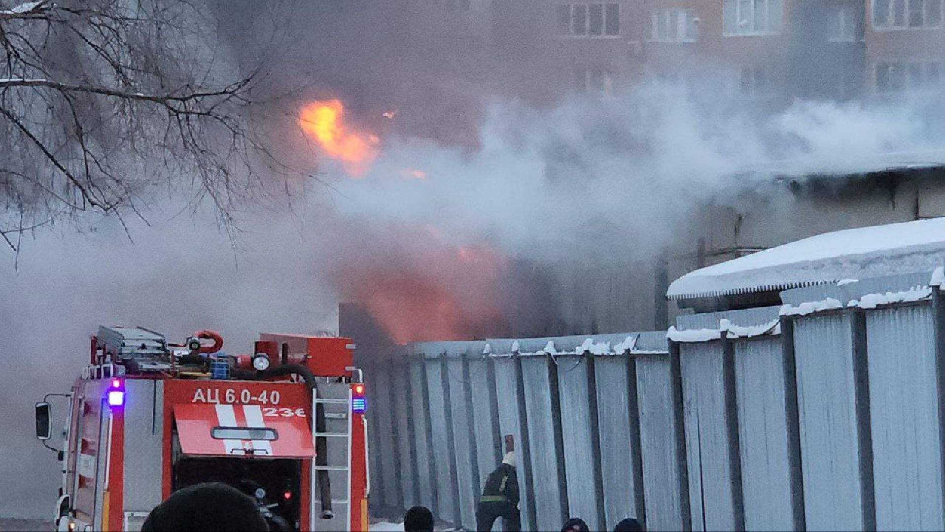 мытищи, Склад автозапчастей, пожар, Пожар в Мытищах, улица Силикатная, мчс, мчс россии, пожарные,