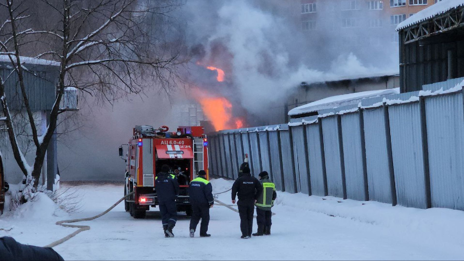 мытищи, Склад автозапчастей, пожар, Пожар в Мытищах, улица Силикатная, мчс, мчс россии, пожарные,