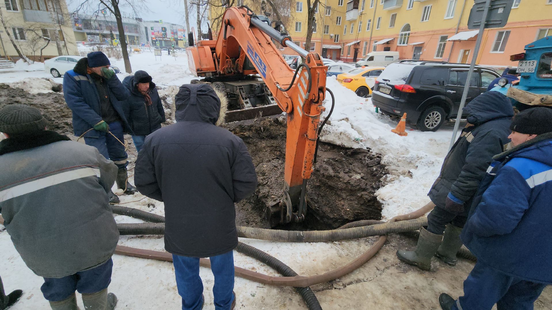 серпухов, ЖКХ, прорыв трубы, коммунальщики, водопровод,