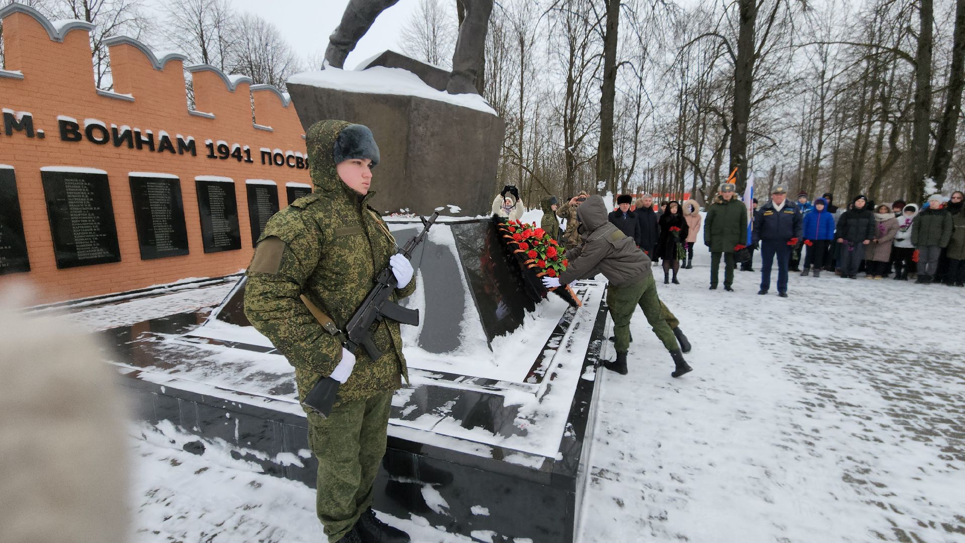 волоколамск, ярополец, кремлевские курсанты, воины, память, памятник, мемориал, день освобождения,