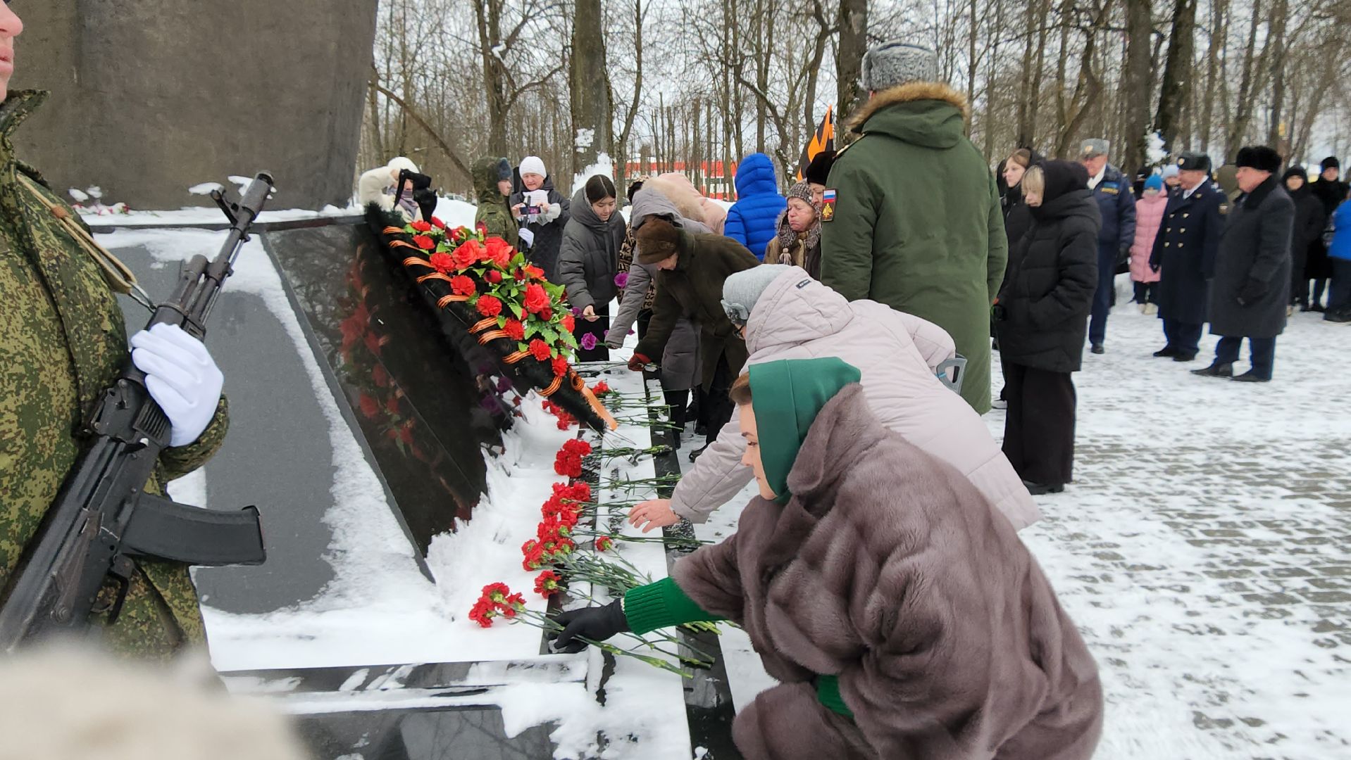 волоколамск, ярополец, кремлевские курсанты, воины, память, памятник, мемориал, день освобождения,