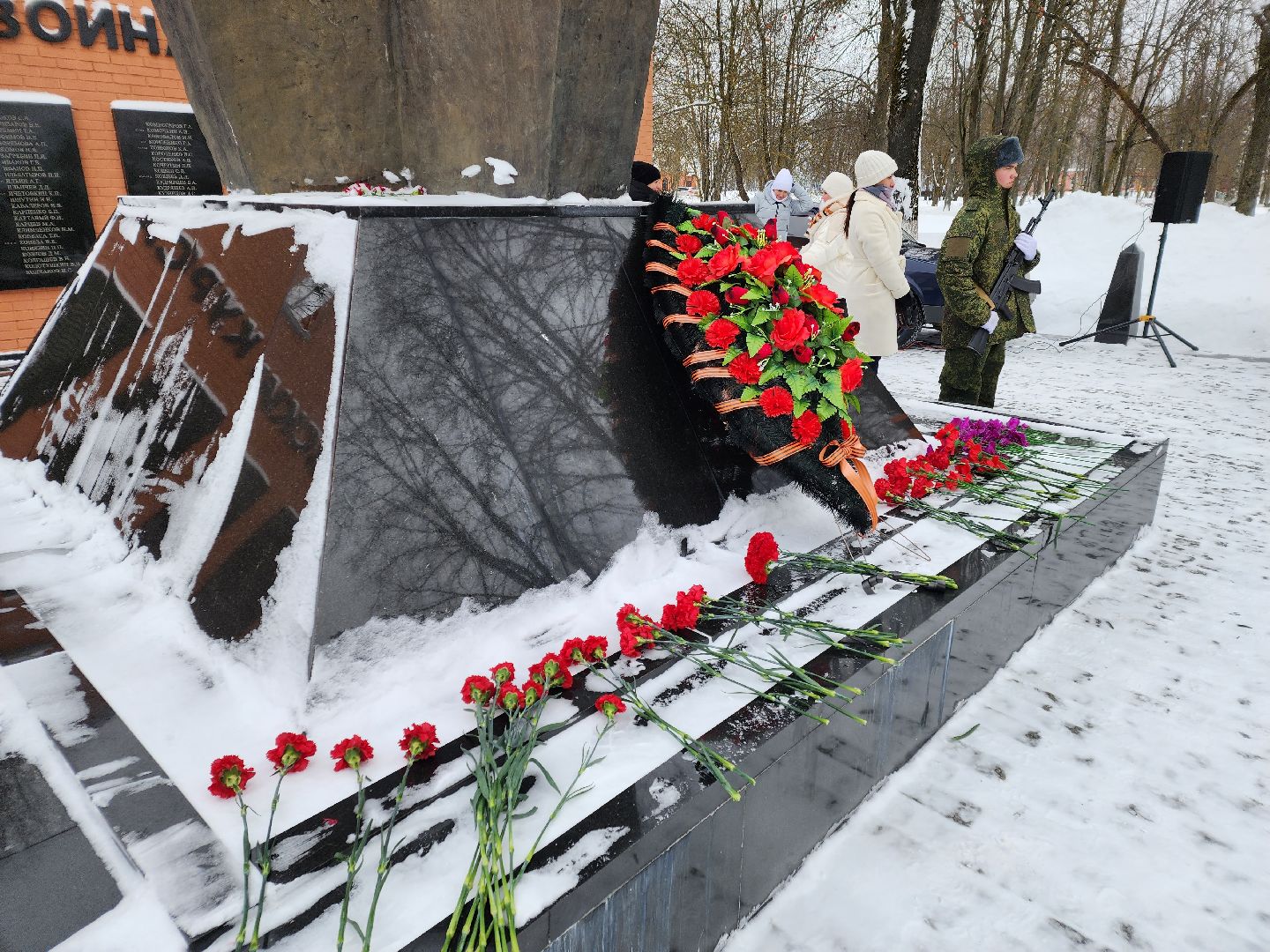 волоколамск, ярополец, кремлевские курсанты, воины, память, памятник, мемориал, день освобождения,