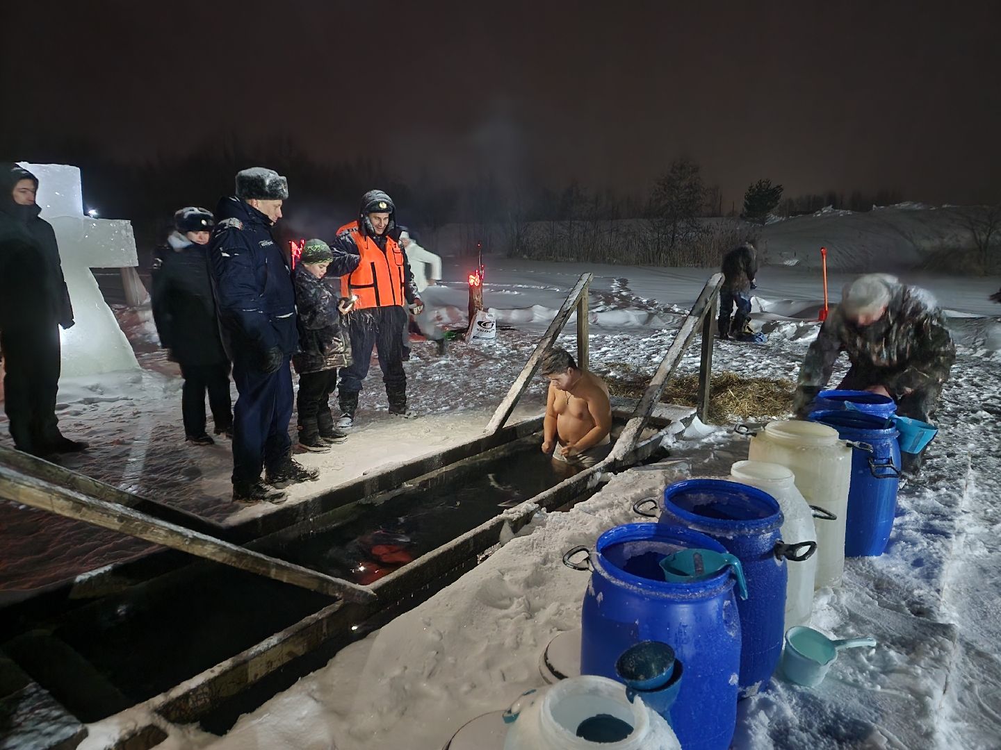 крещение господне, прорубь,