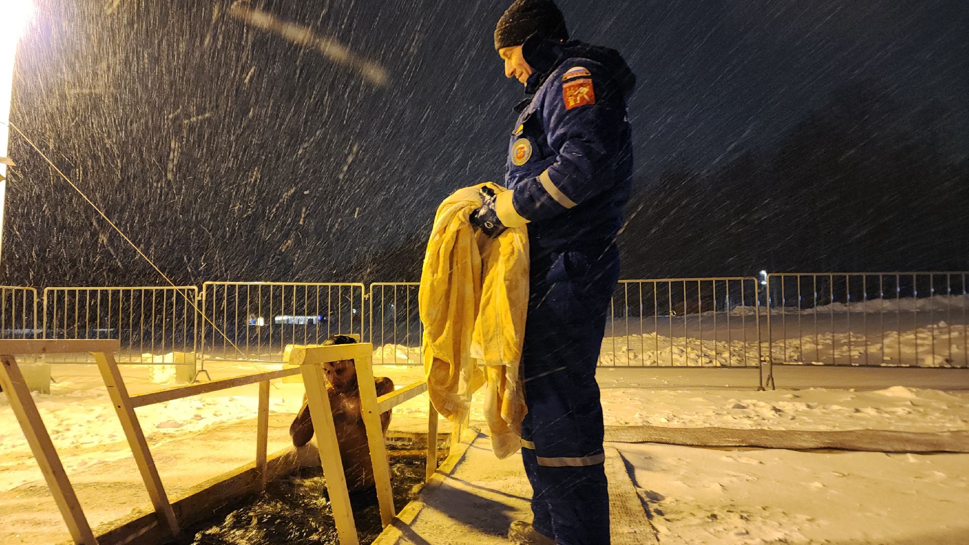 электросталь, купель, крещение, крещение господне, крещенские купания, крещенские купели, религия, мой город, горожане, зима 2024, зима в подмосковье, зима в парках,