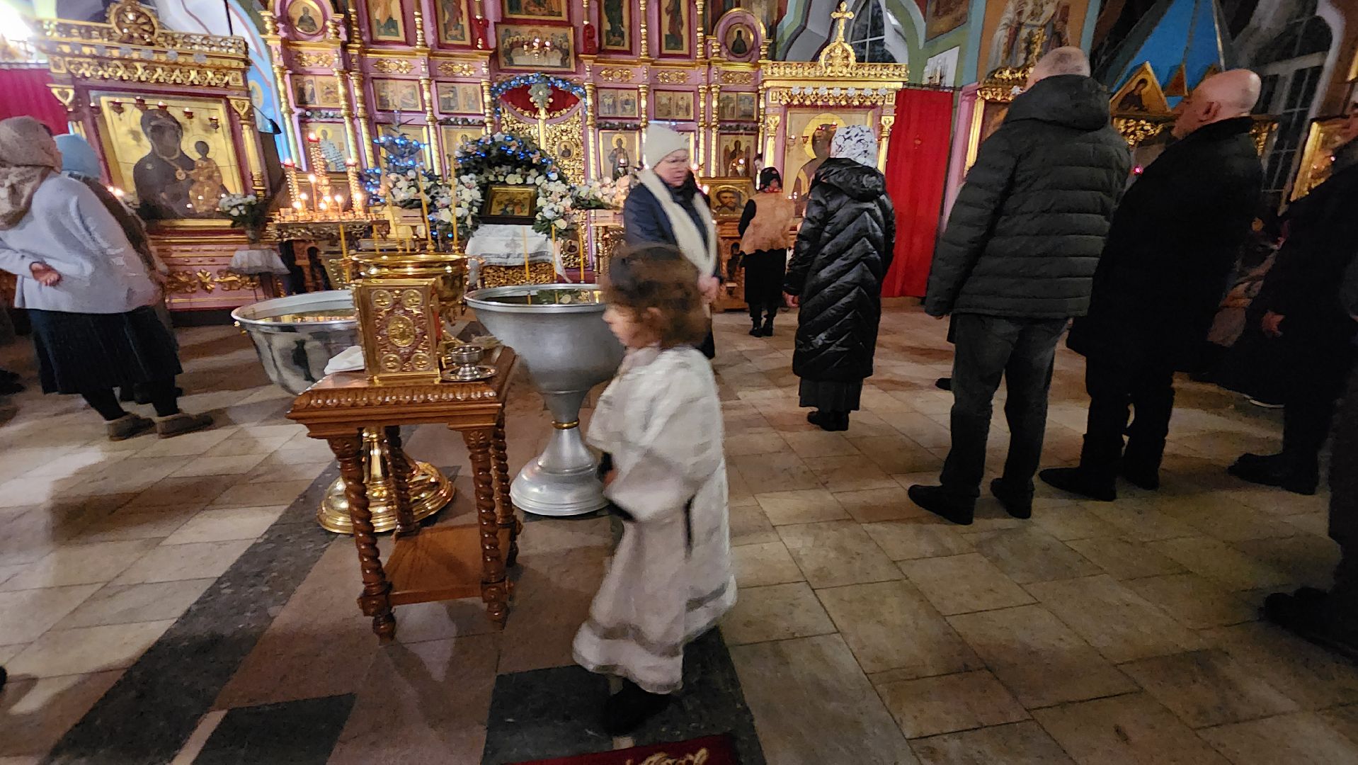 Подмосковье, Городской округ Пушкинский, Ивантеевка, Смоленской храм, крещение господне, служба,