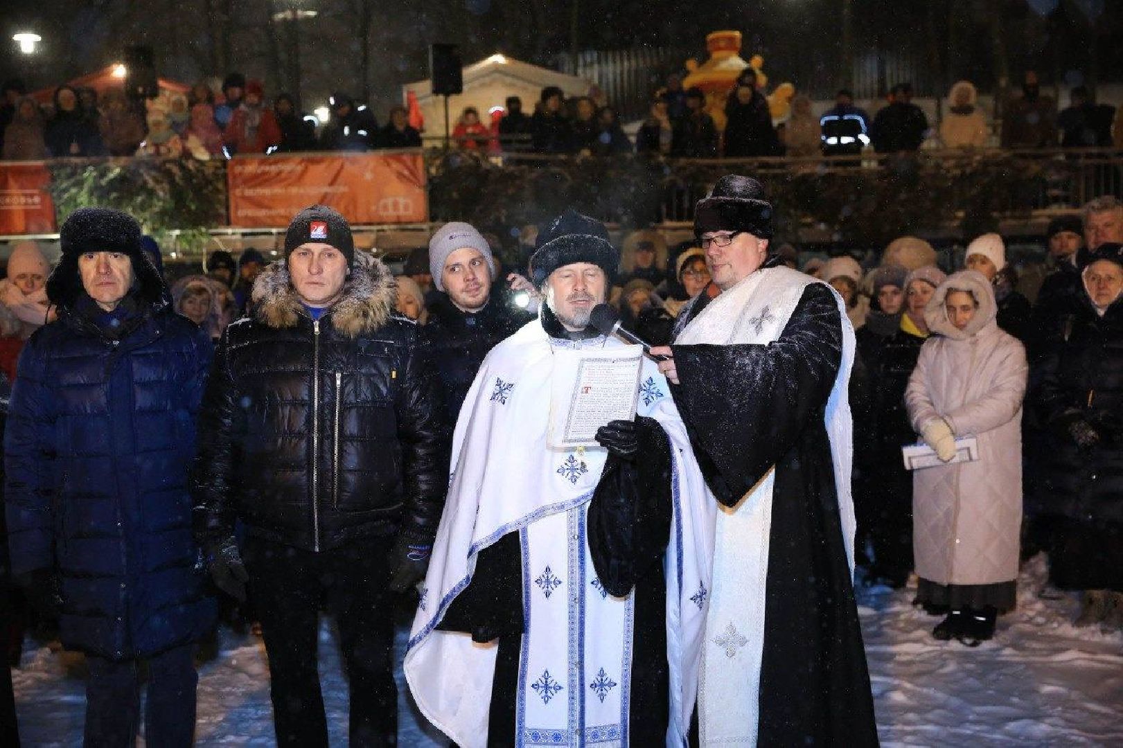 долгопрудный, крещение, купели, арка, ледяные фигуры,