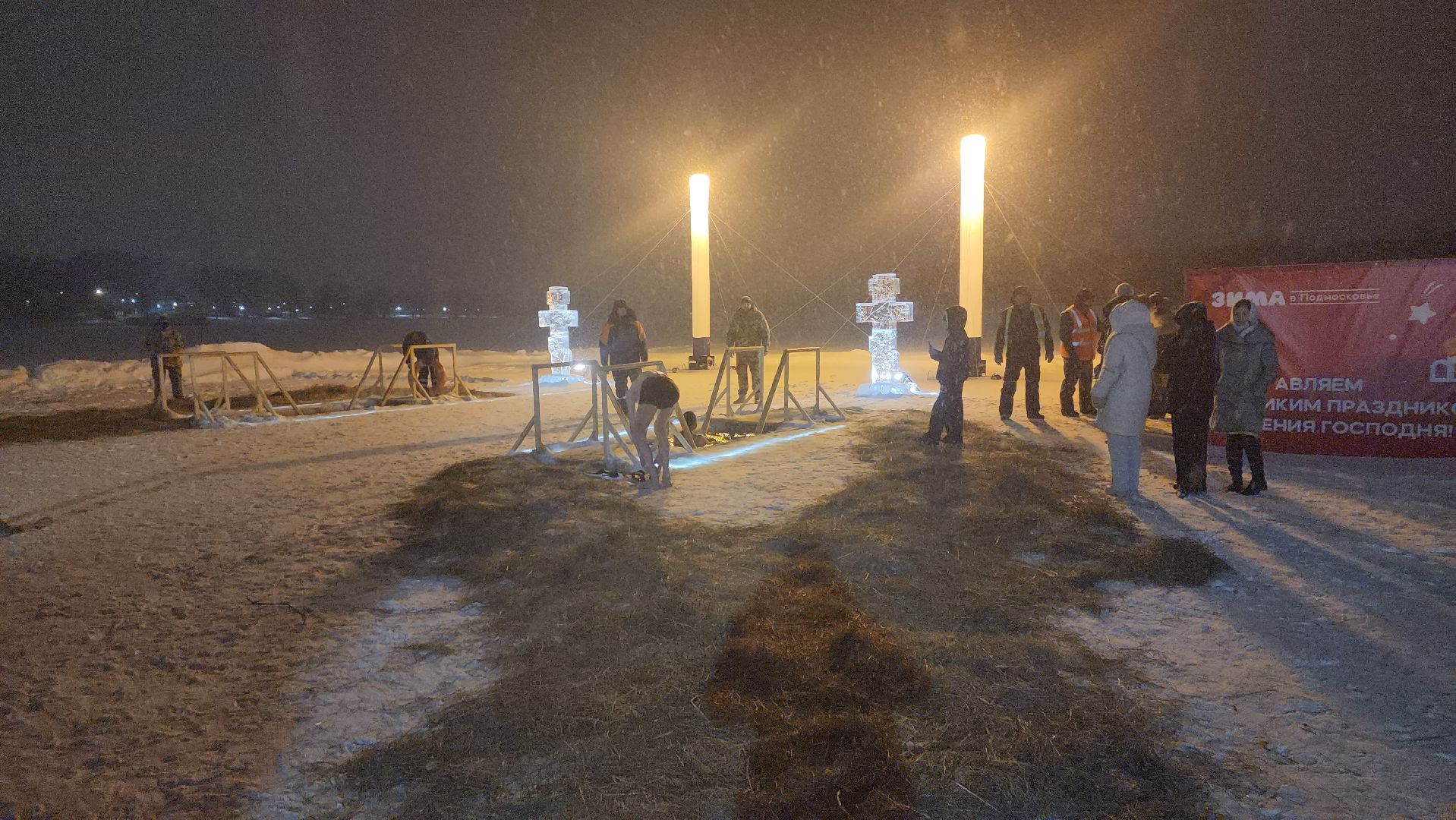 долгопрудный, крещение, купели, арка, ледяные фигуры,