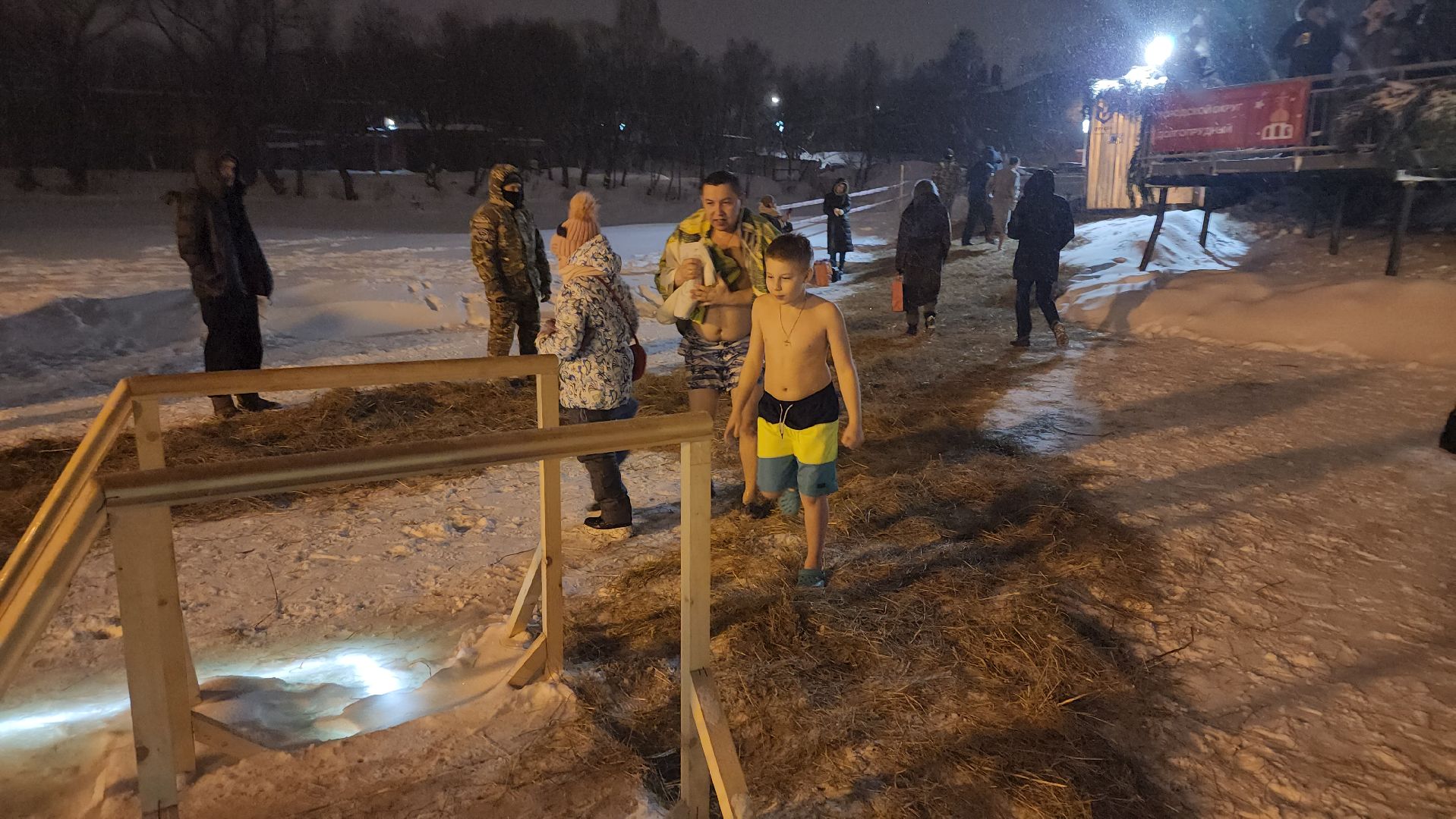 долгопрудный, крещение, купели, арка, ледяные фигуры,