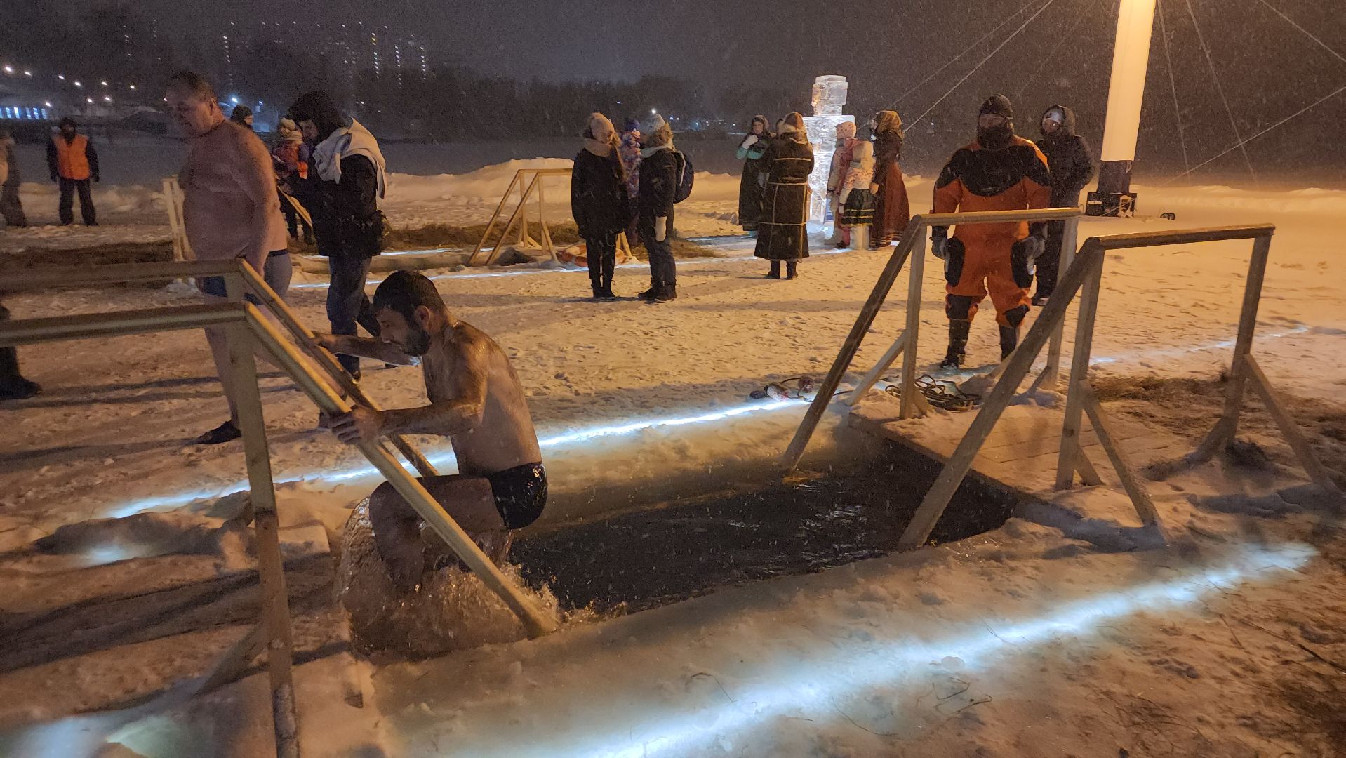 долгопрудный, крещение, купели, арка, ледяные фигуры,