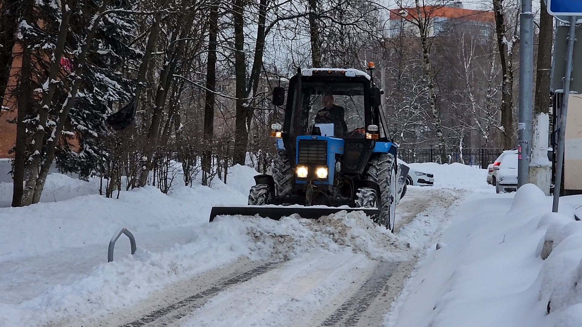 Одинцово, снег, снегопад, уборка, уборка дворов, очистка дорог, метель, густ,