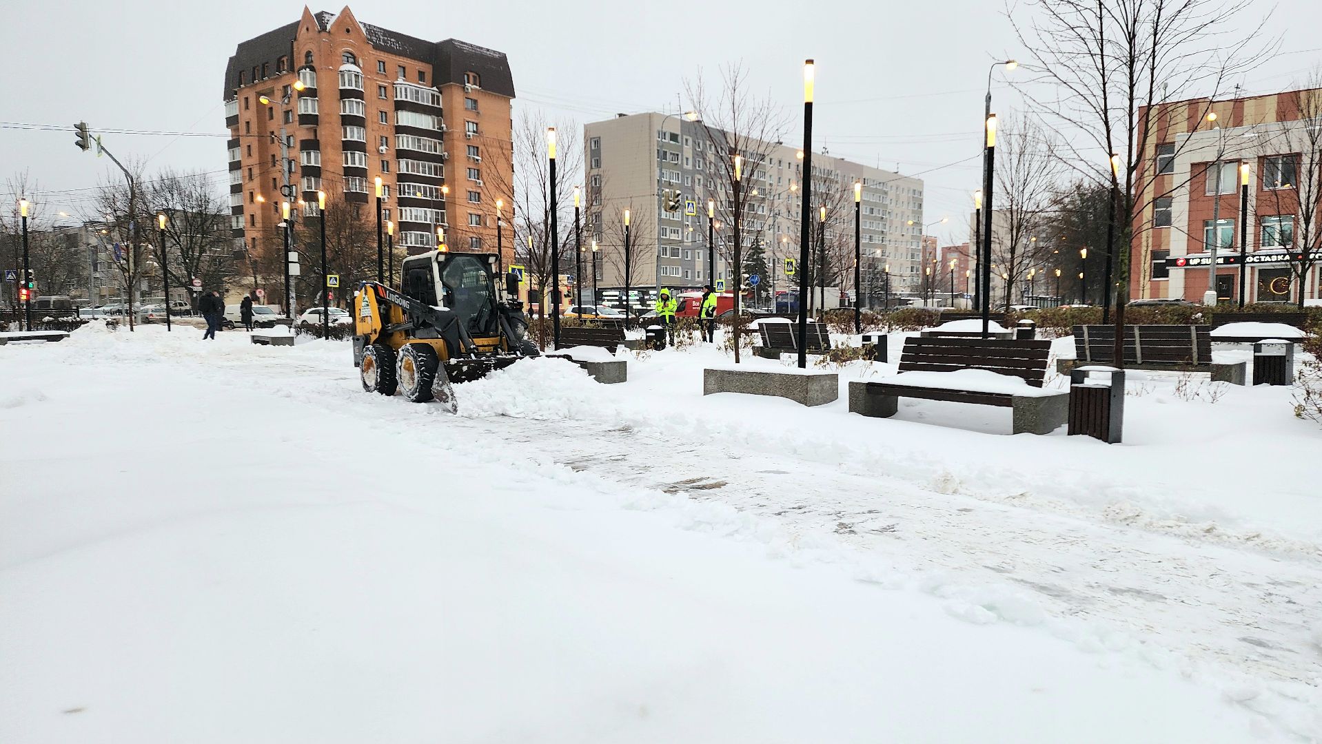 домодедово, снегопад, крещенская ночь, уборка снега, дорожные службы, коммунальные службы, снегоуборочная техника, усиленный режим, подмосковье,