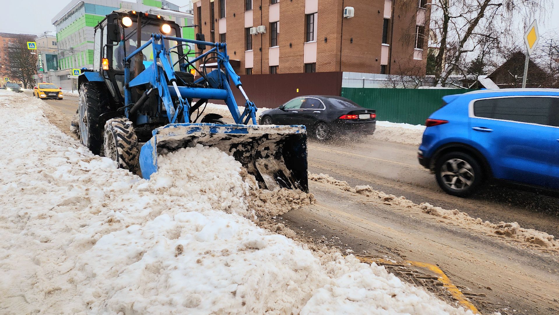 домодедово, снегопад, крещенская ночь, уборка снега, дорожные службы, коммунальные службы, снегоуборочная техника, усиленный режим, подмосковье,