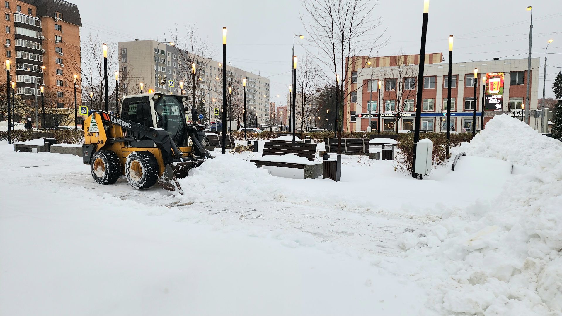 домодедово, снегопад, крещенская ночь, уборка снега, дорожные службы, коммунальные службы, снегоуборочная техника, усиленный режим, подмосковье,