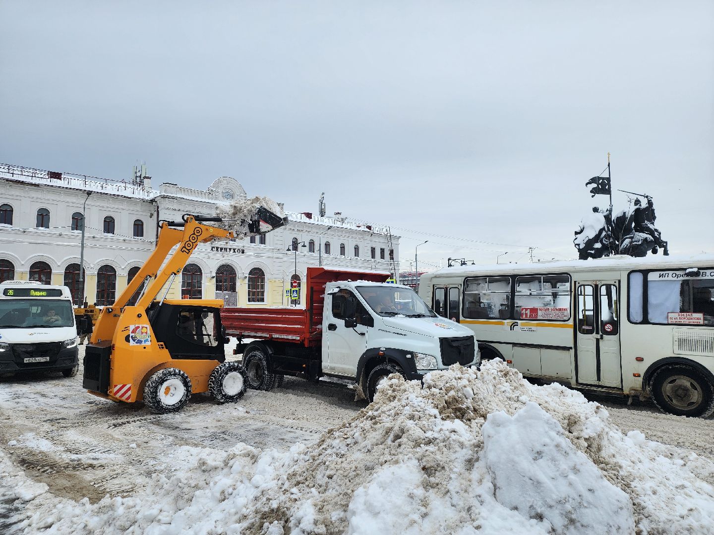 серпухов, подмосковье, уборка снега, дворник, трактор, подмосковье, снег, метель,