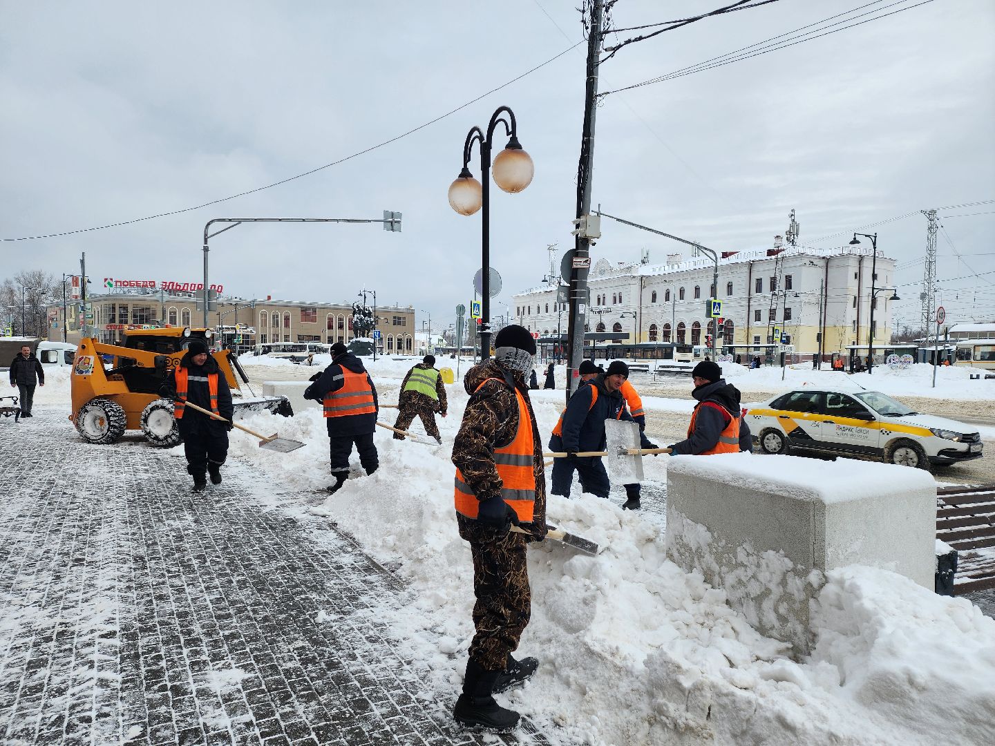 серпухов, подмосковье, уборка снега, дворник, трактор, подмосковье, снег, метель,