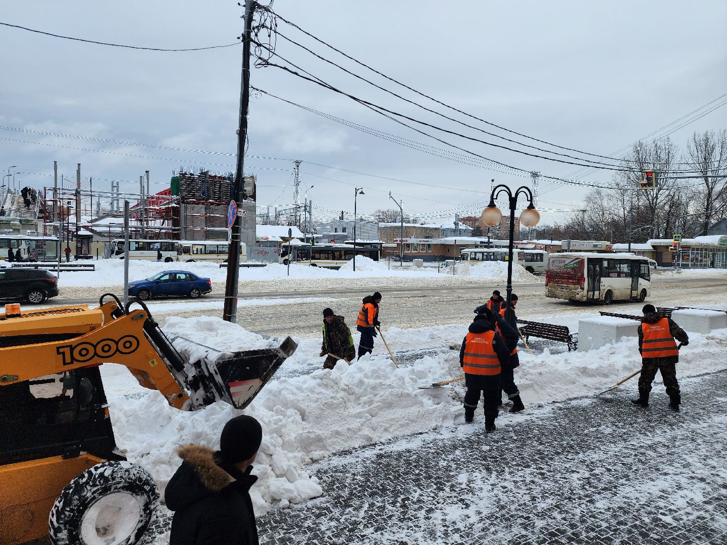 серпухов, подмосковье, уборка снега, дворник, трактор, подмосковье, снег, метель,