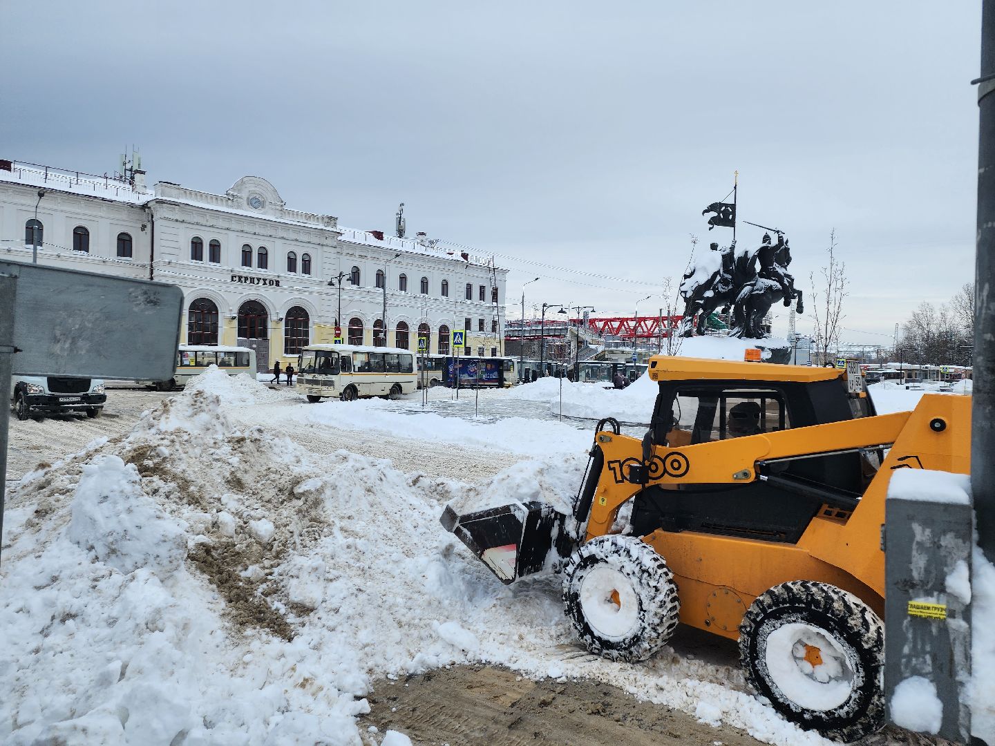 серпухов, подмосковье, уборка снега, дворник, трактор, подмосковье, снег, метель,