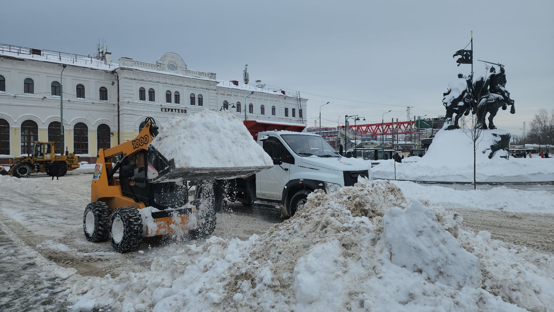 серпухов, подмосковье, уборка снега, дворник, трактор, подмосковье, снег, метель,
