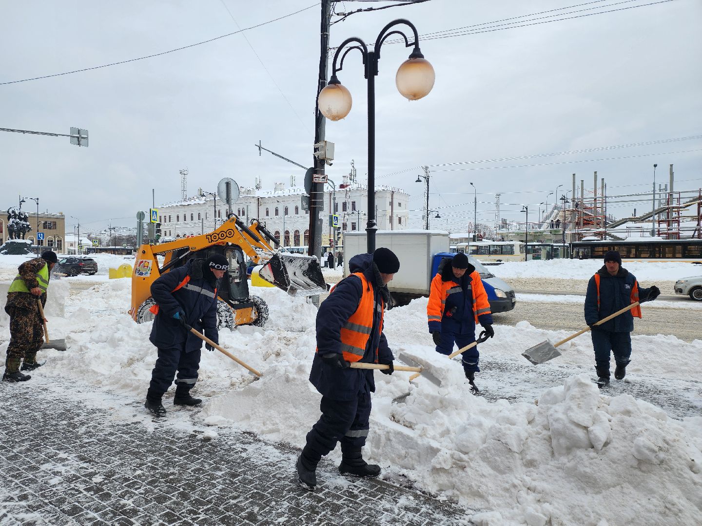 серпухов, подмосковье, уборка снега, дворник, трактор, подмосковье, снег, метель,
