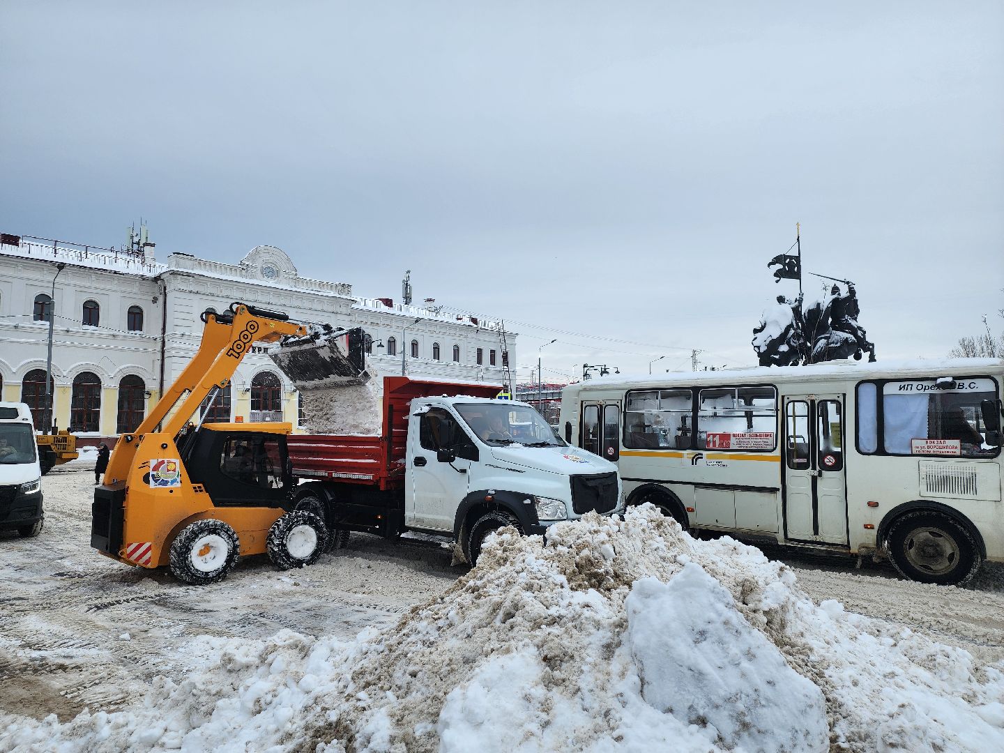 серпухов, подмосковье, уборка снега, дворник, трактор, подмосковье, снег, метель,