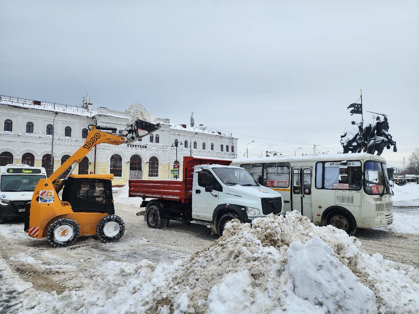 серпухов, подмосковье, уборка снега, дворник, трактор, подмосковье, снег, метель,