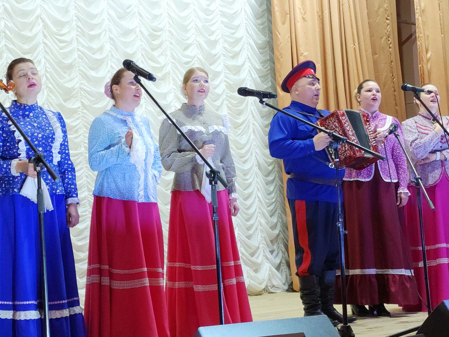 С гармонью для победы, шатура, городской округ культура, концерт, казачья песня, народные танцы, петровское,