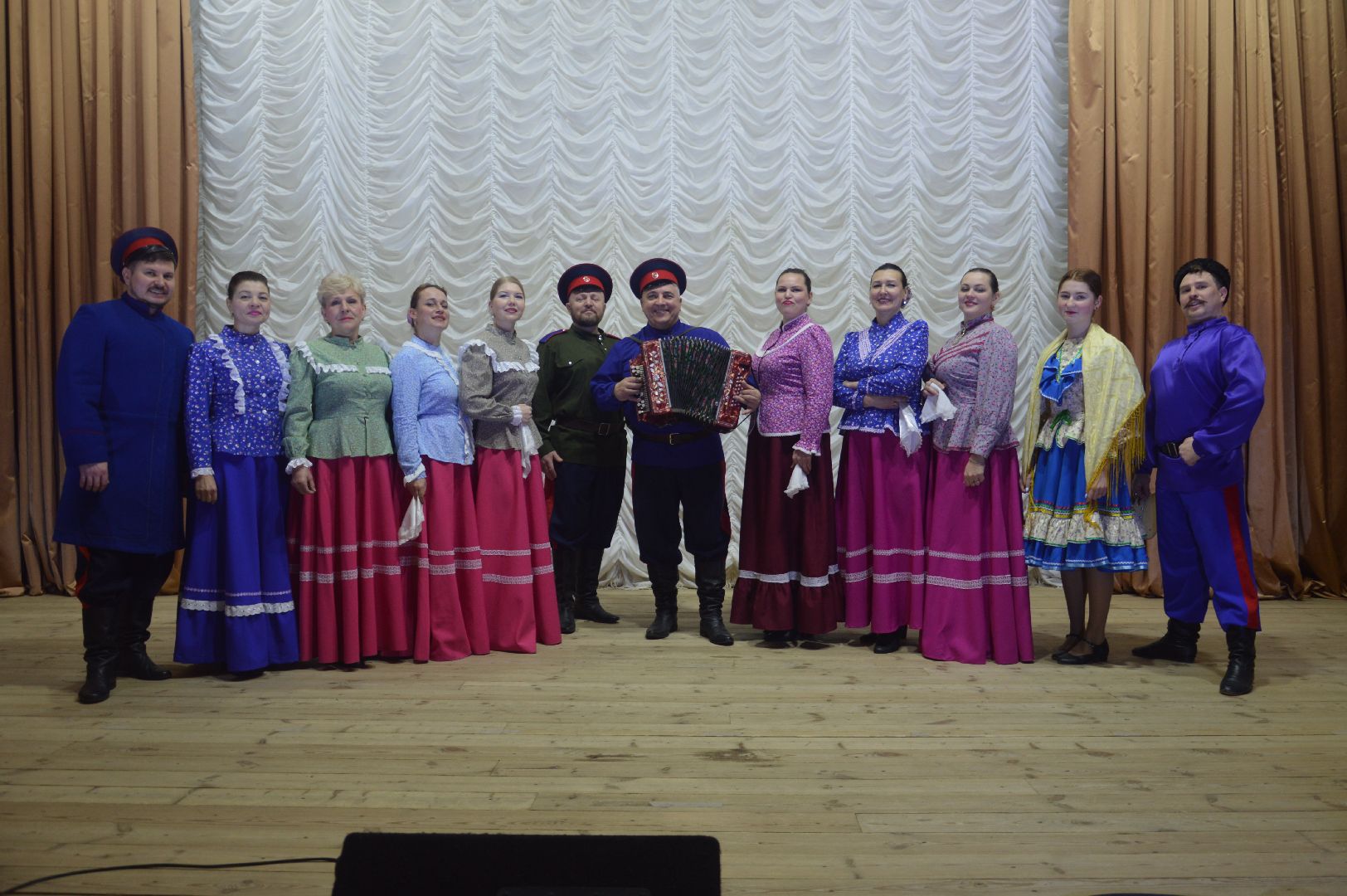 С гармонью для победы, шатура, городской округ культура, концерт, казачья песня, народные танцы, петровское,