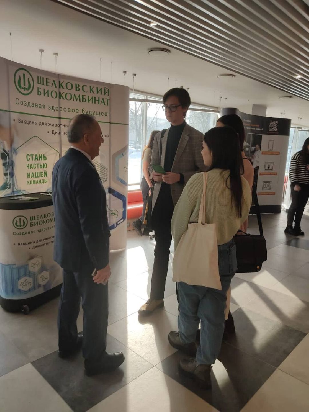 Лосино-Петровский, общество