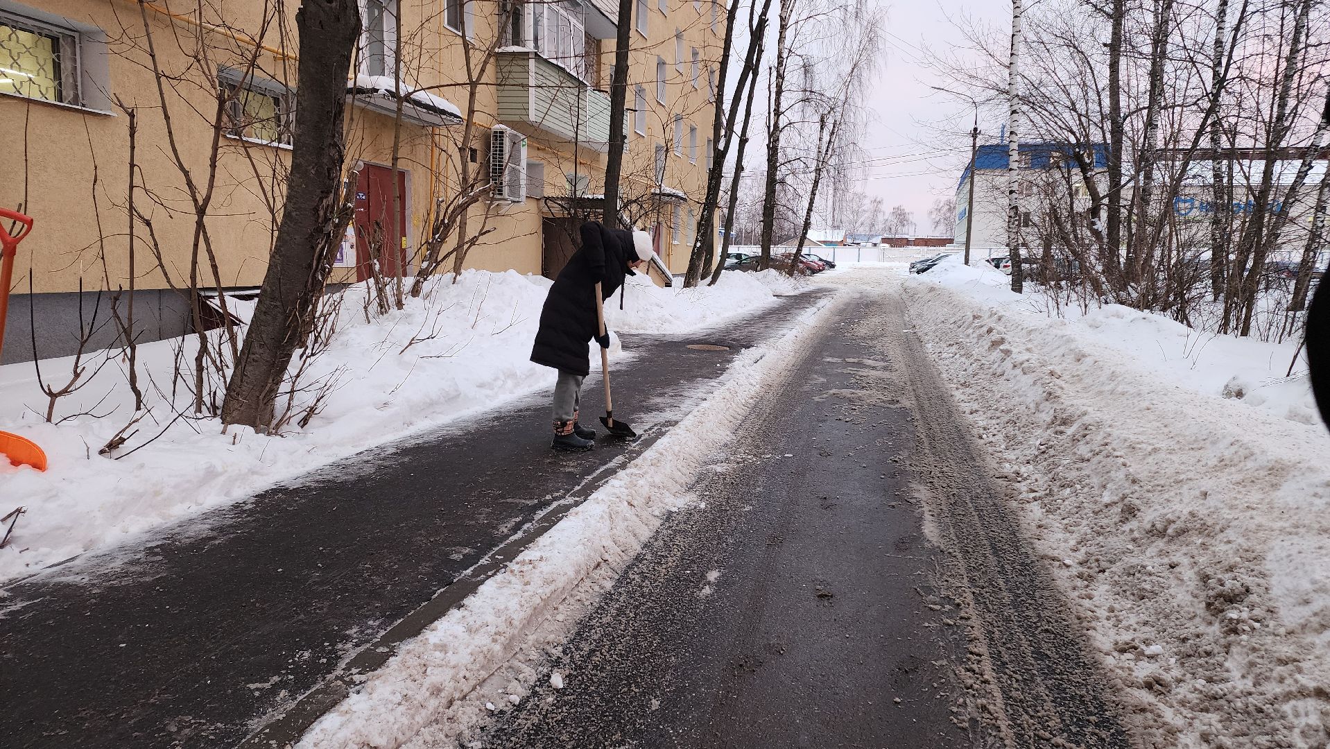 дворник, уборка снега, егорьевск, Подмосковье, Московская область,