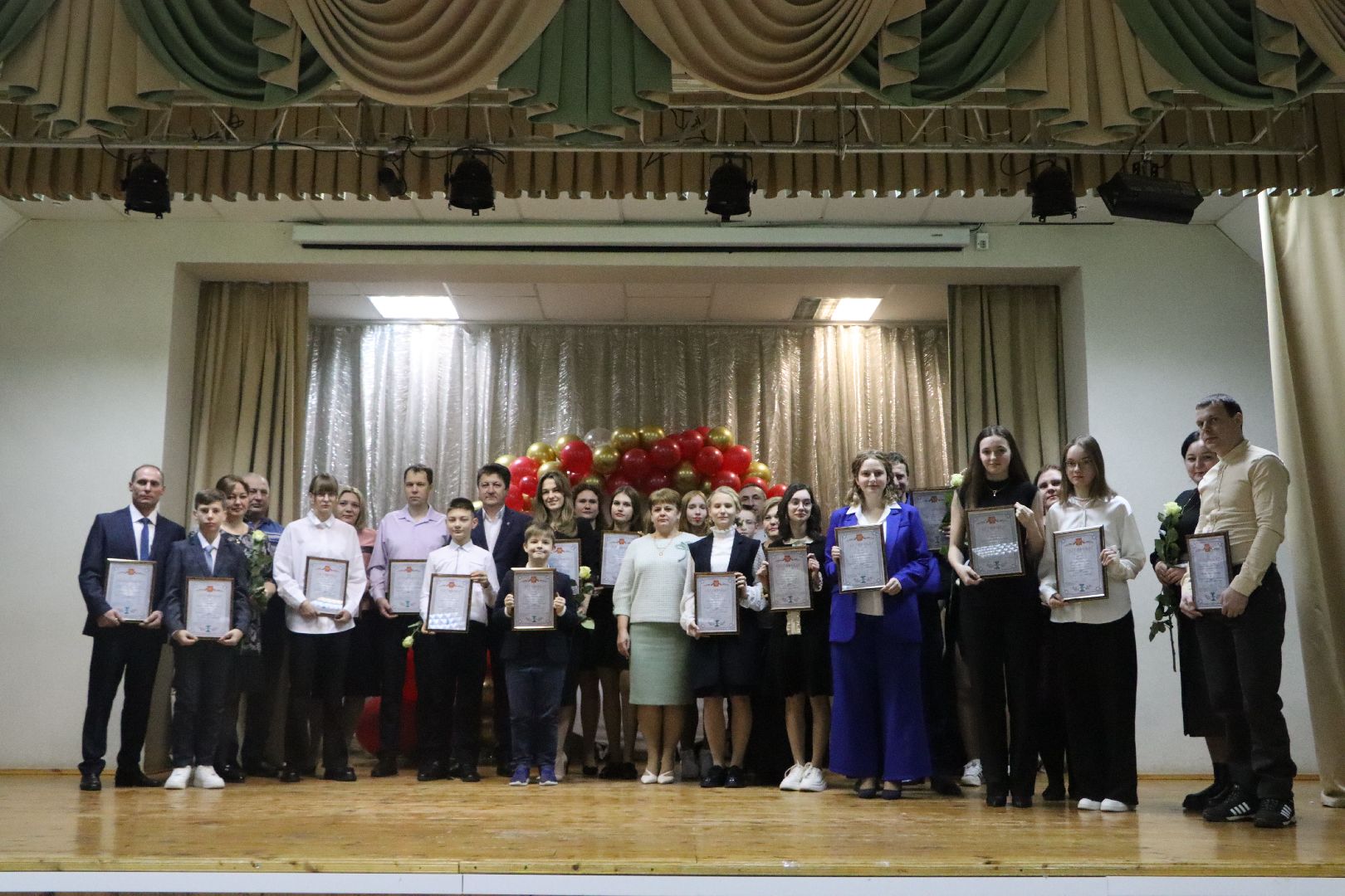 серебряные пруды, подмосковье, дети, школа, ученики, стипендия главы, деньги, помощь, образование, школьная жизнь, школьники,