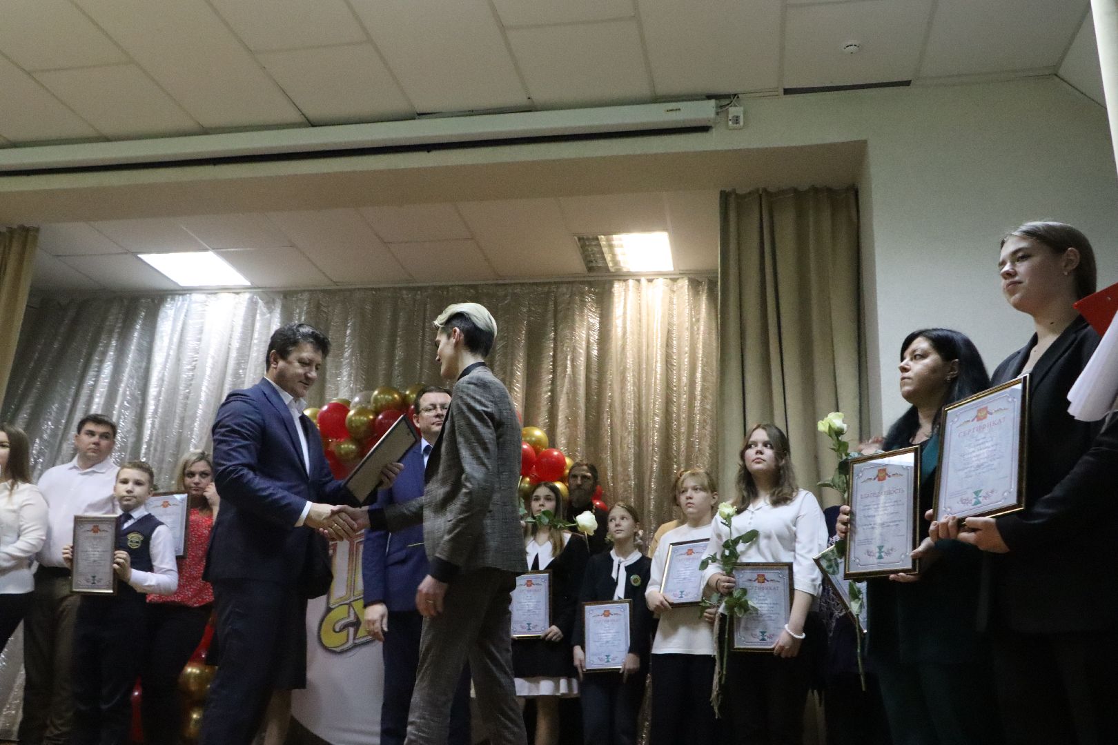 серебряные пруды, подмосковье, дети, школа, ученики, стипендия главы, деньги, помощь, образование, школьная жизнь, школьники,