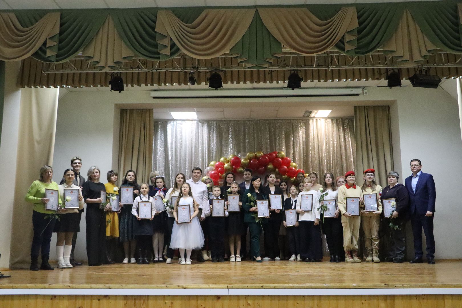 серебряные пруды, подмосковье, дети, школа, ученики, стипендия главы, деньги, помощь, образование, школьная жизнь, школьники,