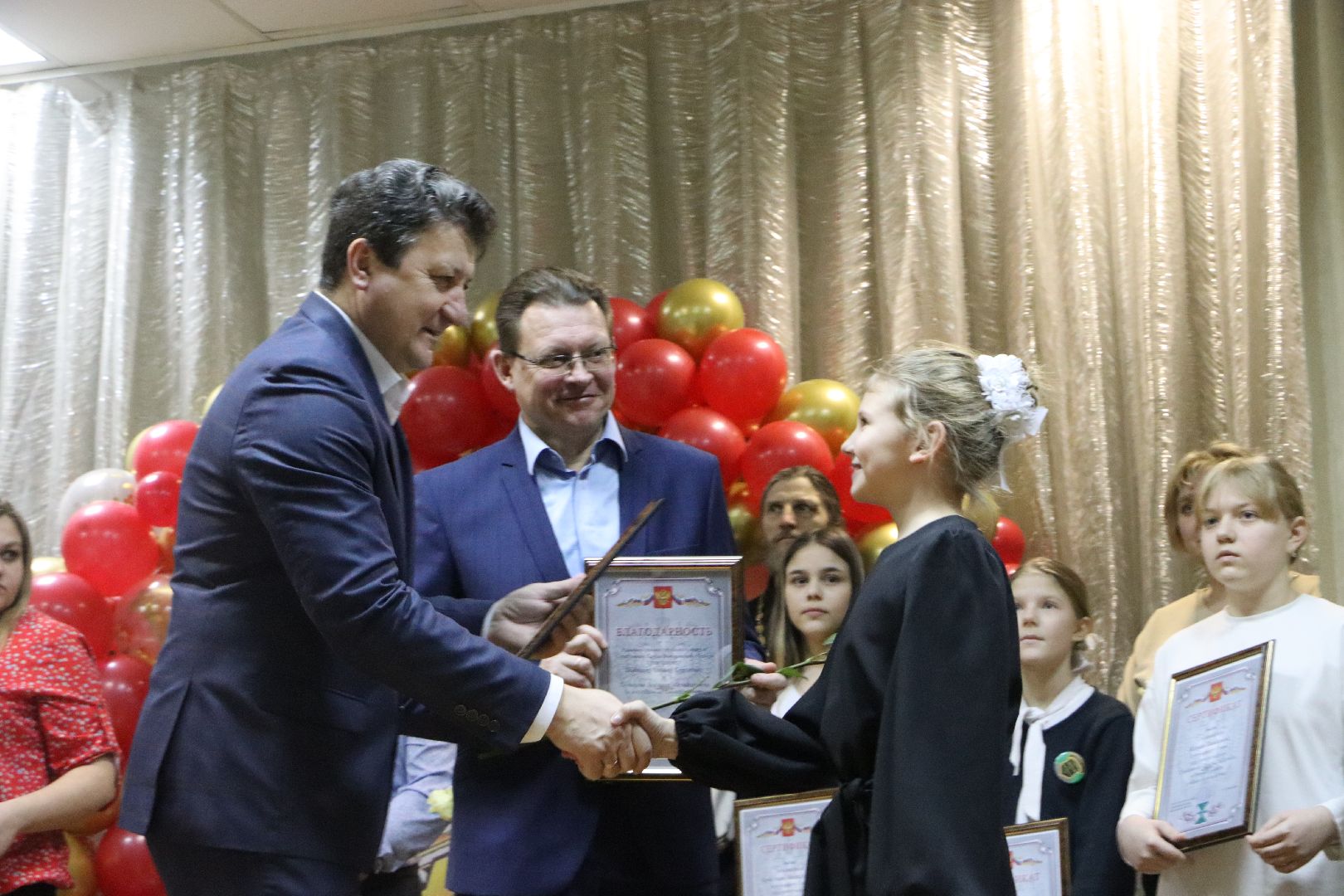 серебряные пруды, подмосковье, дети, школа, ученики, стипендия главы, деньги, помощь, образование, школьная жизнь, школьники,