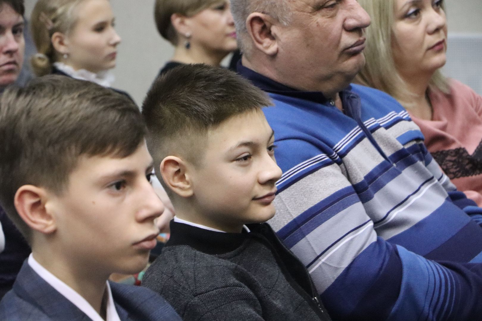 серебряные пруды, подмосковье, дети, школа, ученики, стипендия главы, деньги, помощь, образование, школьная жизнь, школьники,