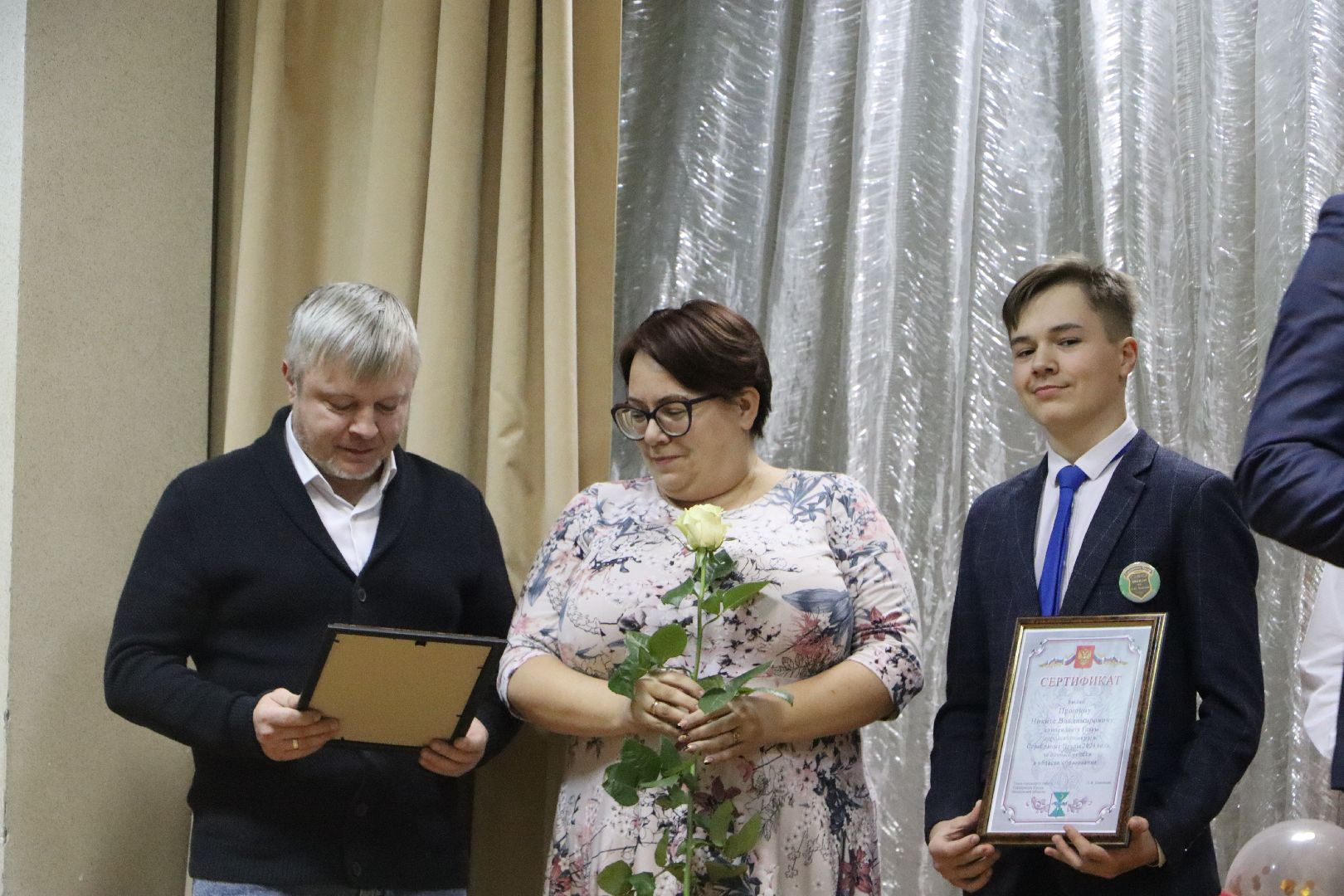 серебряные пруды, подмосковье, дети, школа, ученики, стипендия главы, деньги, помощь, образование, школьная жизнь, школьники,