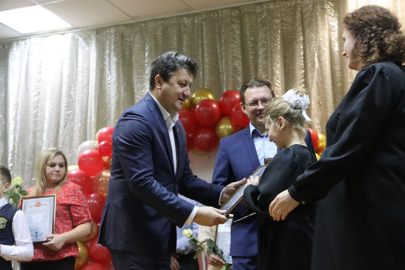 серебряные пруды, подмосковье, дети, школа, ученики, стипендия главы, деньги, помощь, образование, школьная жизнь, школьники,