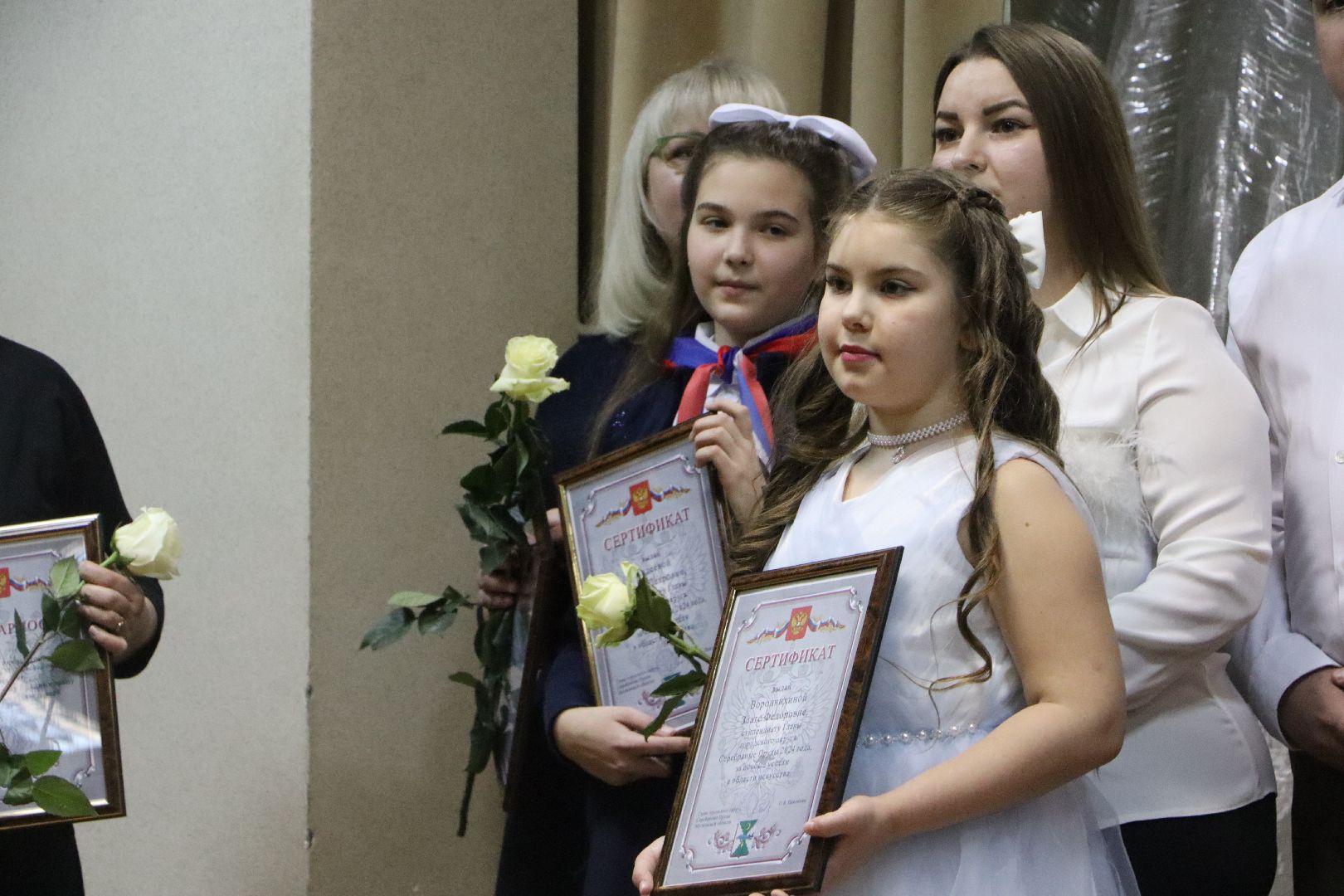 серебряные пруды, подмосковье, дети, школа, ученики, стипендия главы, деньги, помощь, образование, школьная жизнь, школьники,