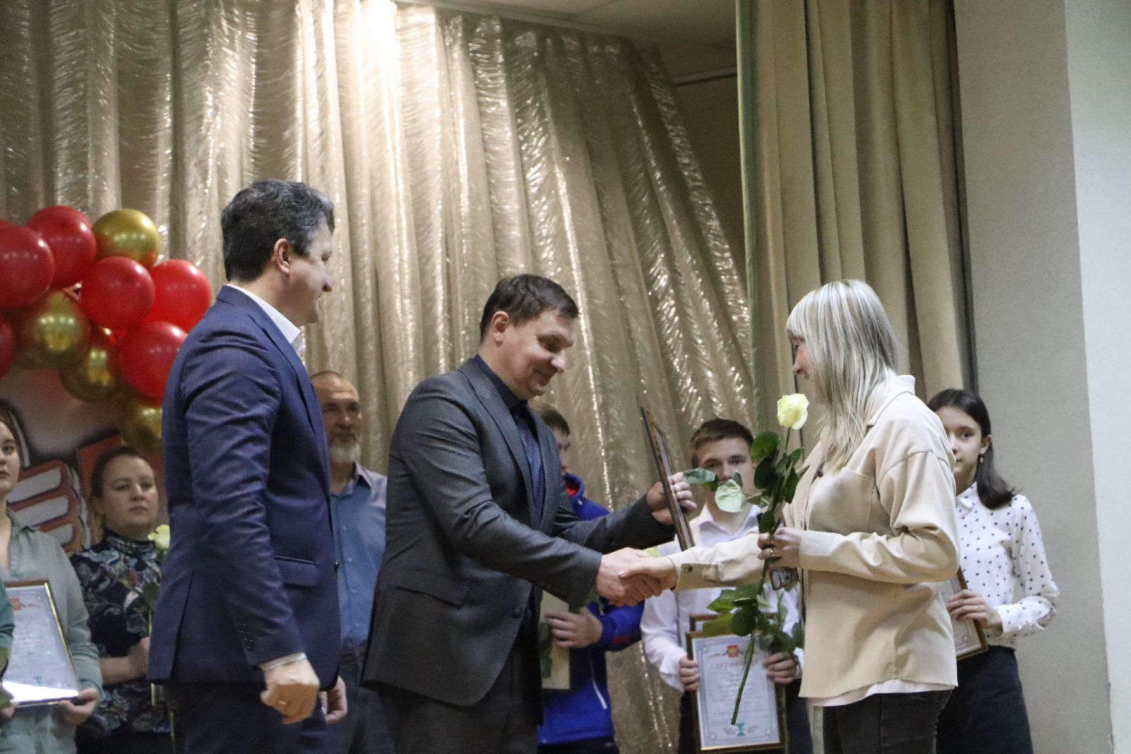 серебряные пруды, подмосковье, дети, школа, ученики, стипендия главы, деньги, помощь, образование, школьная жизнь, школьники,