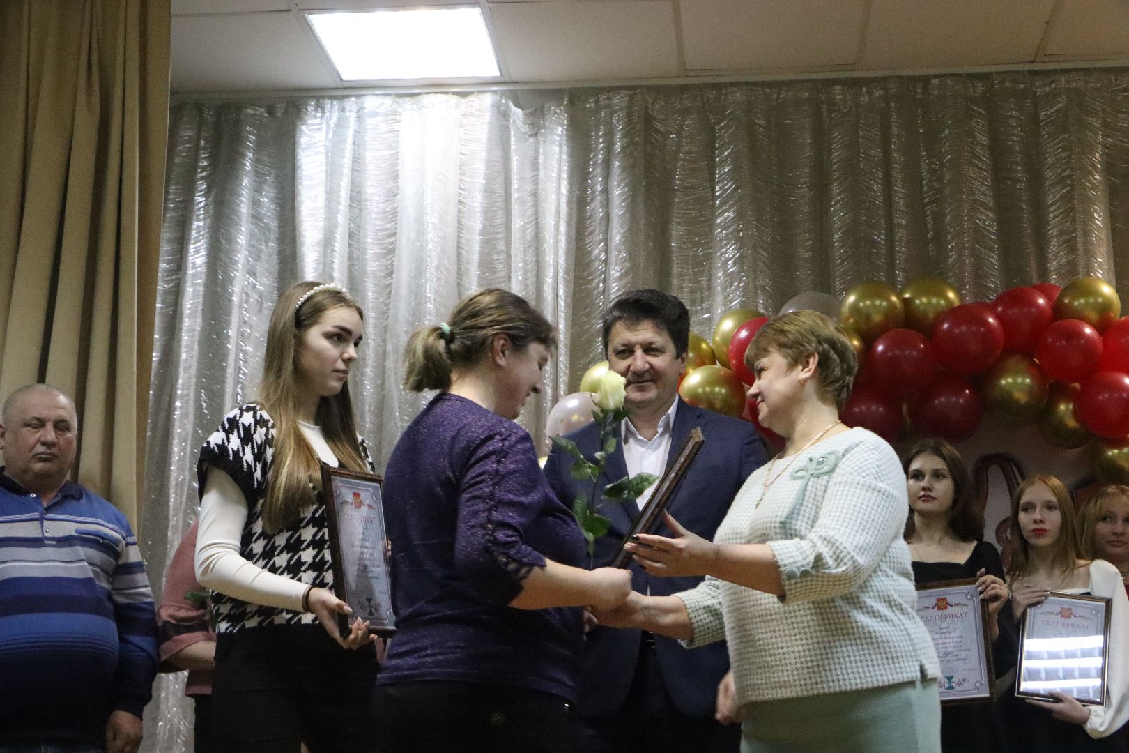 серебряные пруды, подмосковье, дети, школа, ученики, стипендия главы, деньги, помощь, образование, школьная жизнь, школьники,