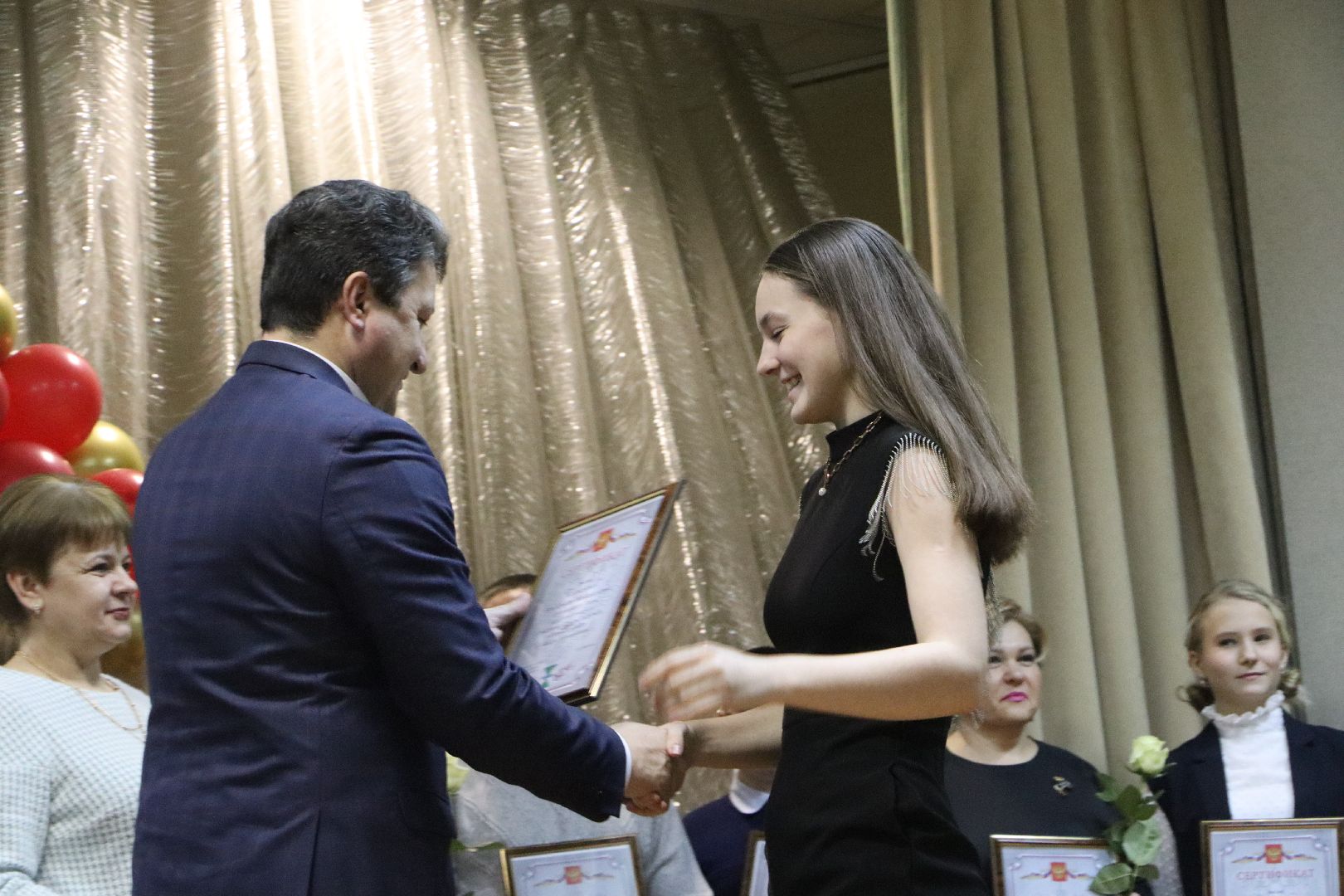 серебряные пруды, подмосковье, дети, школа, ученики, стипендия главы, деньги, помощь, образование, школьная жизнь, школьники,