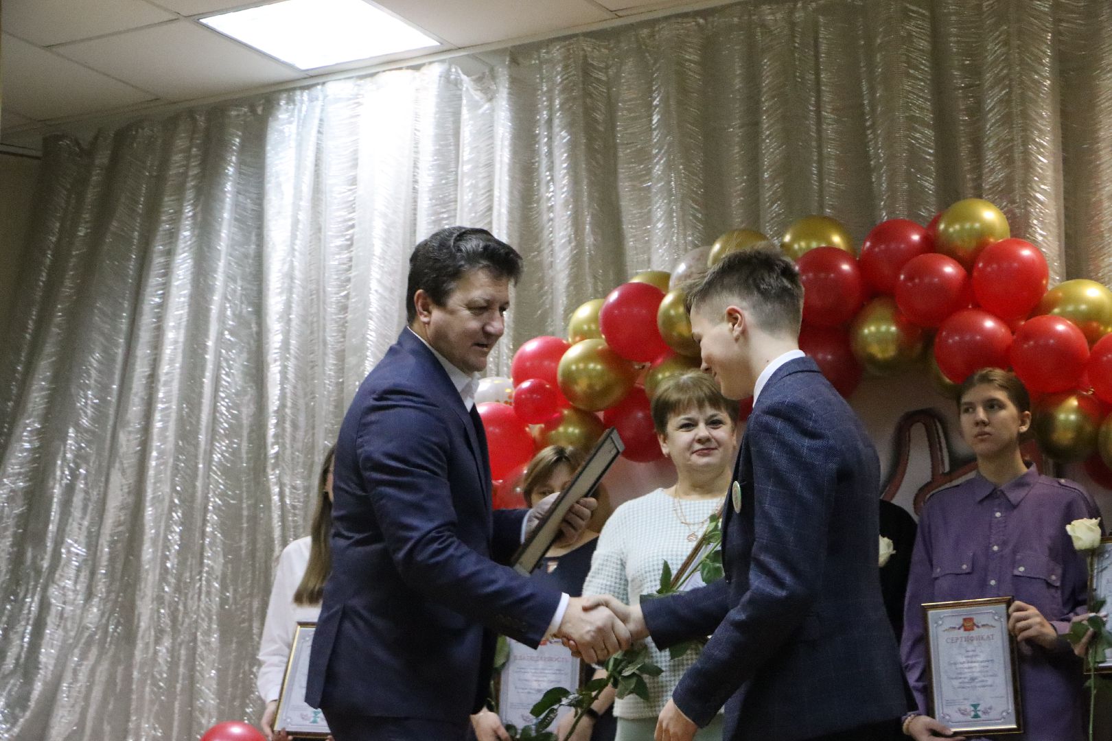 серебряные пруды, подмосковье, дети, школа, ученики, стипендия главы, деньги, помощь, образование, школьная жизнь, школьники,