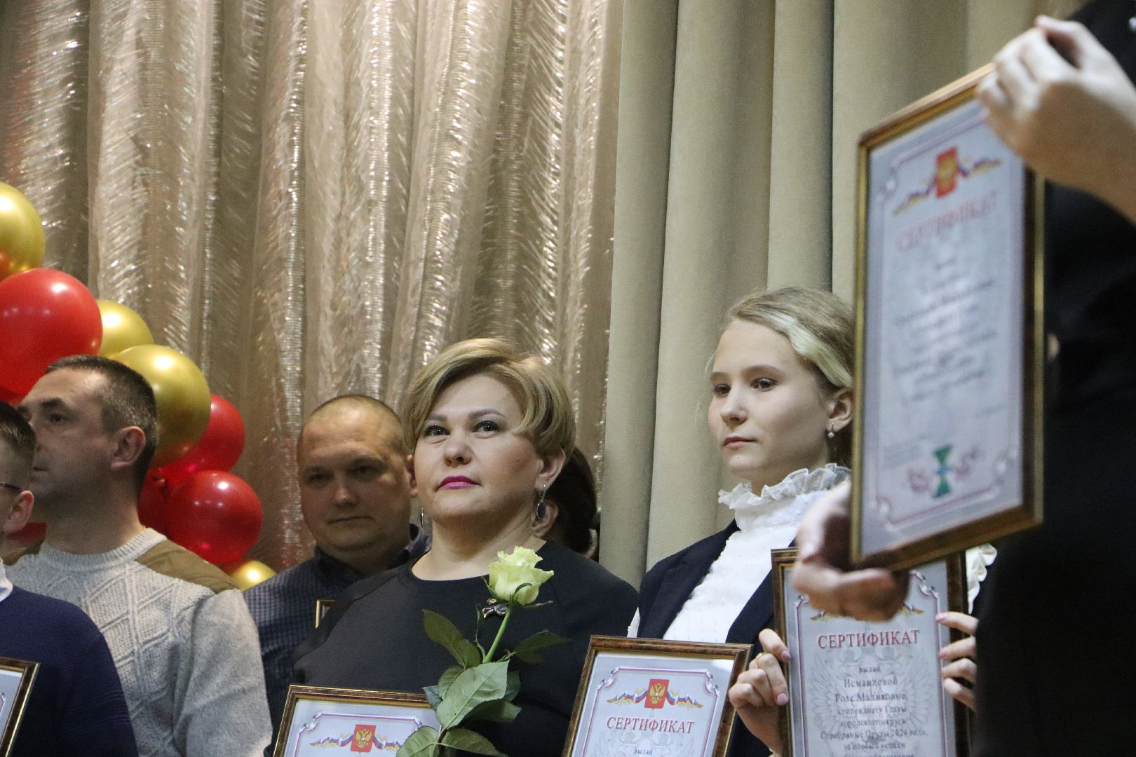 серебряные пруды, подмосковье, дети, школа, ученики, стипендия главы, деньги, помощь, образование, школьная жизнь, школьники,