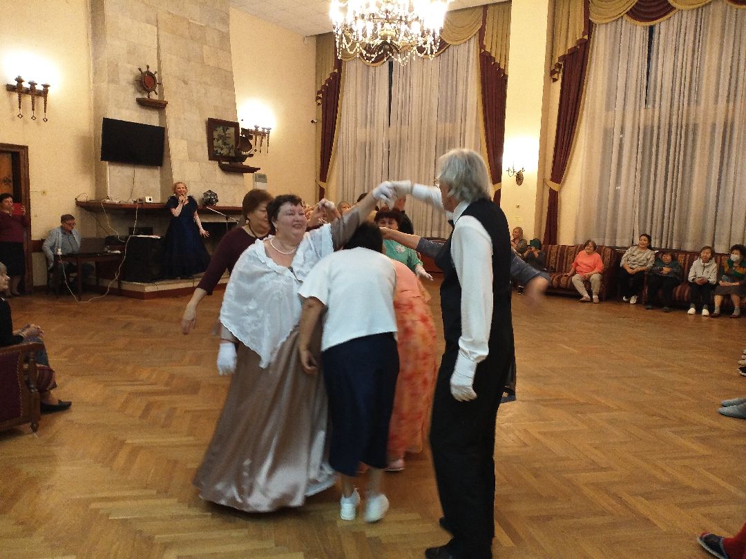 Лосино-Петровский, общество