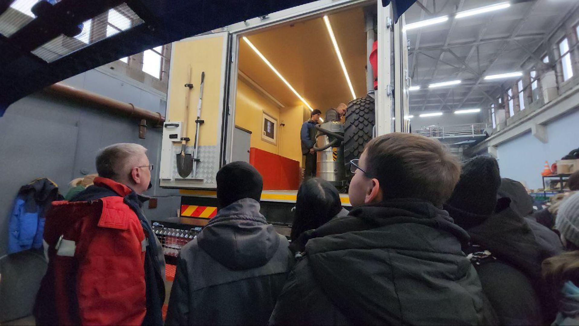 мытищи, молодежный центр импульс, экскурсия для школьников, Мытищинский приборостроительный завод, спецтехника,