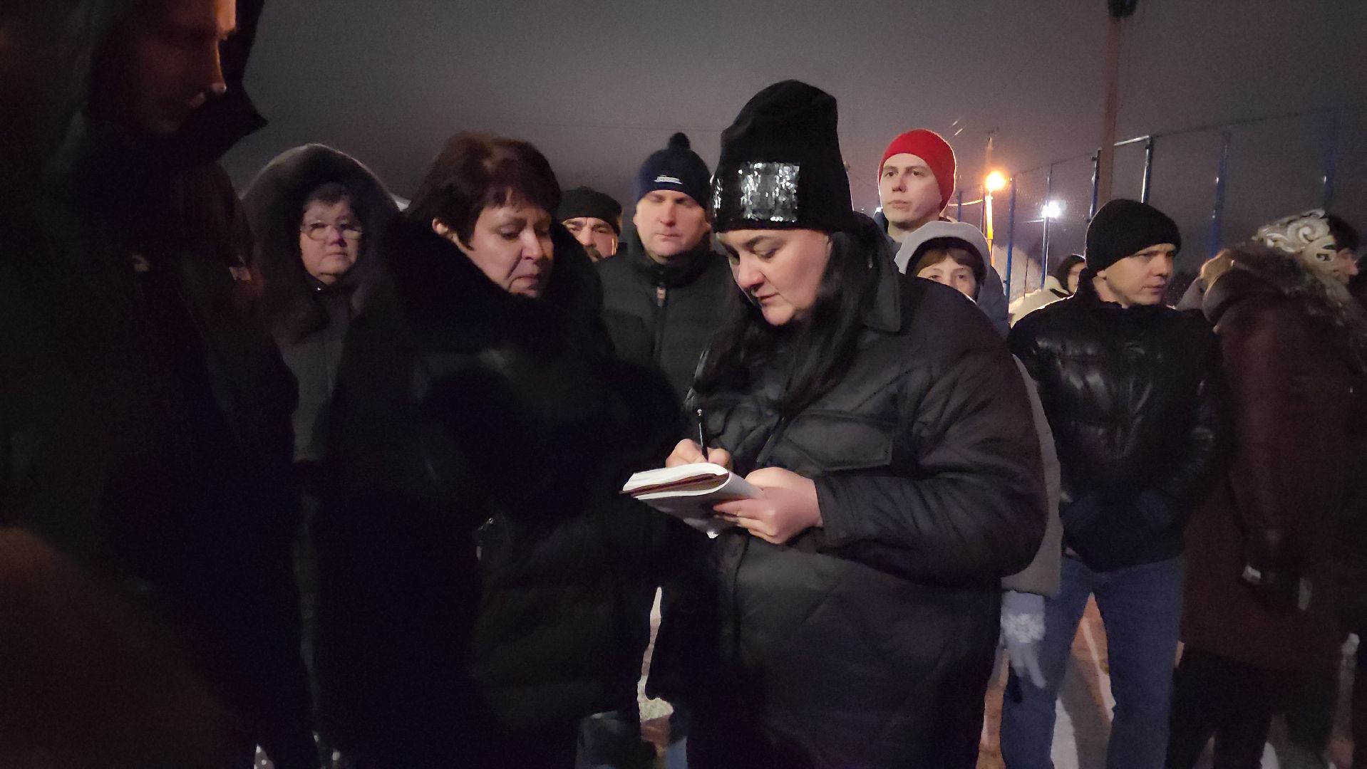 волоколамск, люди, каток, каток в парке, администрация, выездная администрация,