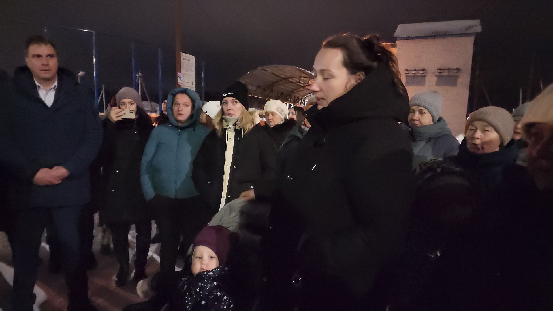 волоколамск, люди, каток, каток в парке, администрация, выездная администрация,