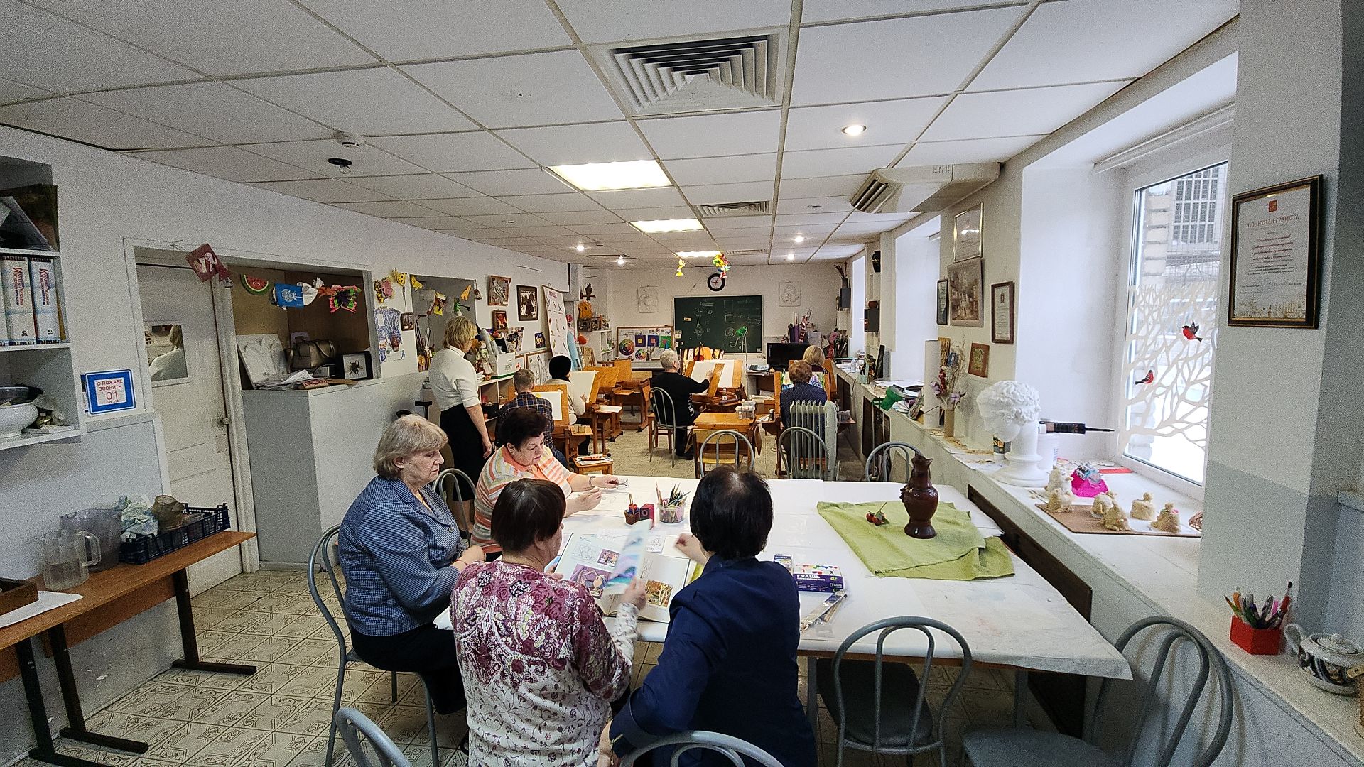 активное долголетие, электросталь, мой город, пенсионер, пенсионеры, студия, изостудия, досуг, культура, живопись, художественная выставка,