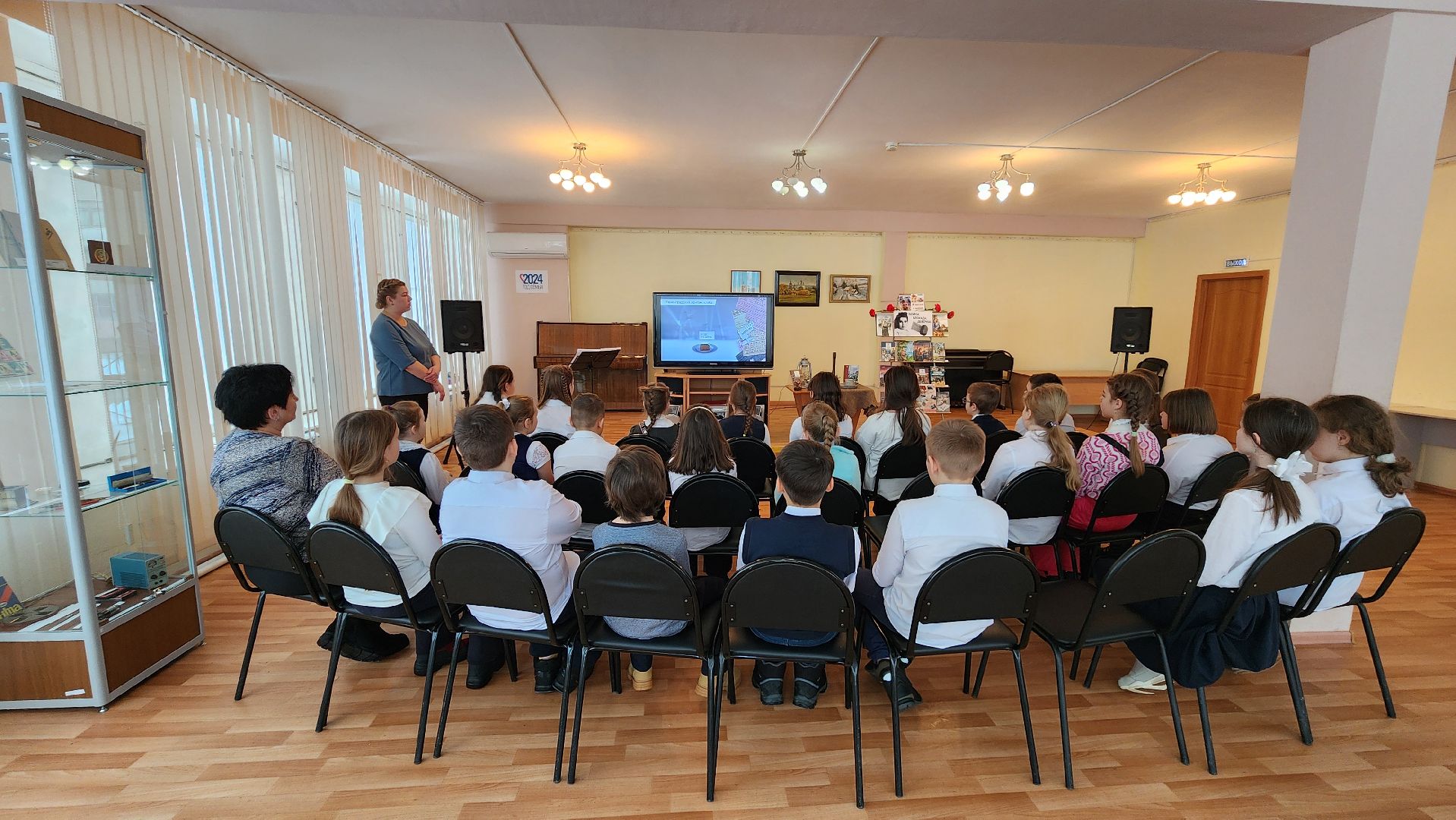 кашира, час мужества, блокада ленинграда, школьники, центральная библиотека, патриотическое воспитание, ВОВ,